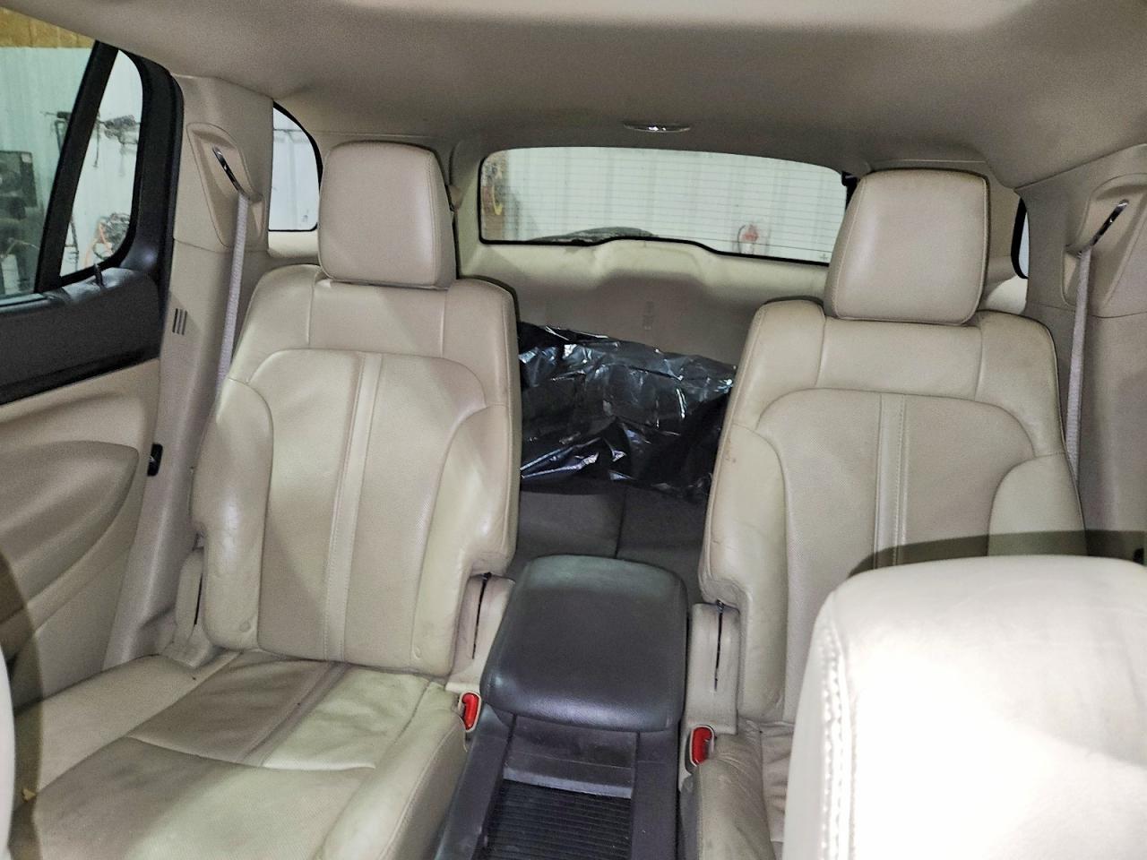 2013 Lincoln Mkt White vin: 2LMHJ5AT2DBL57058