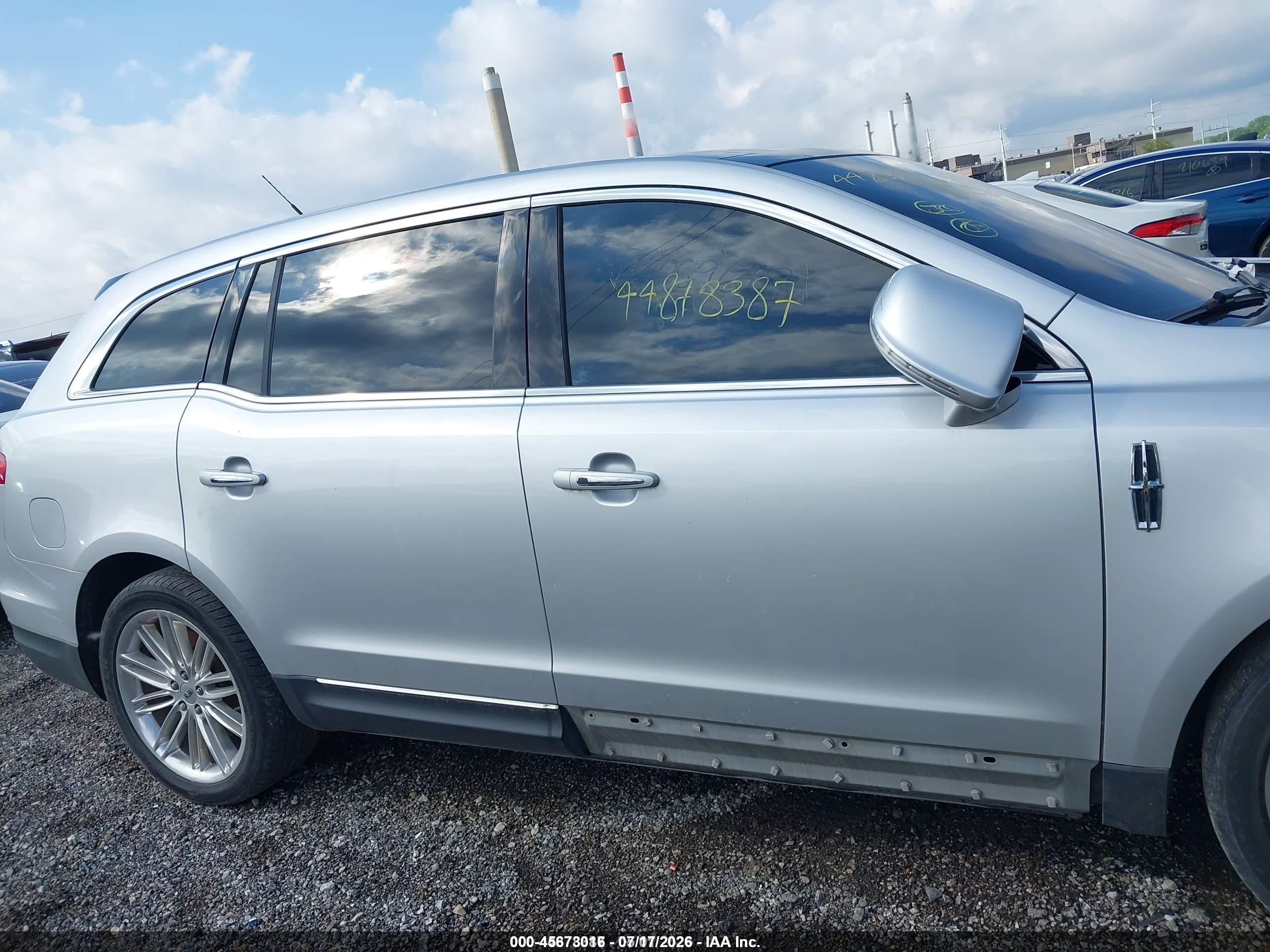 2015 Lincoln Mkt Ecoboost Silver vin: 2LMHJ5AT2FBL03035