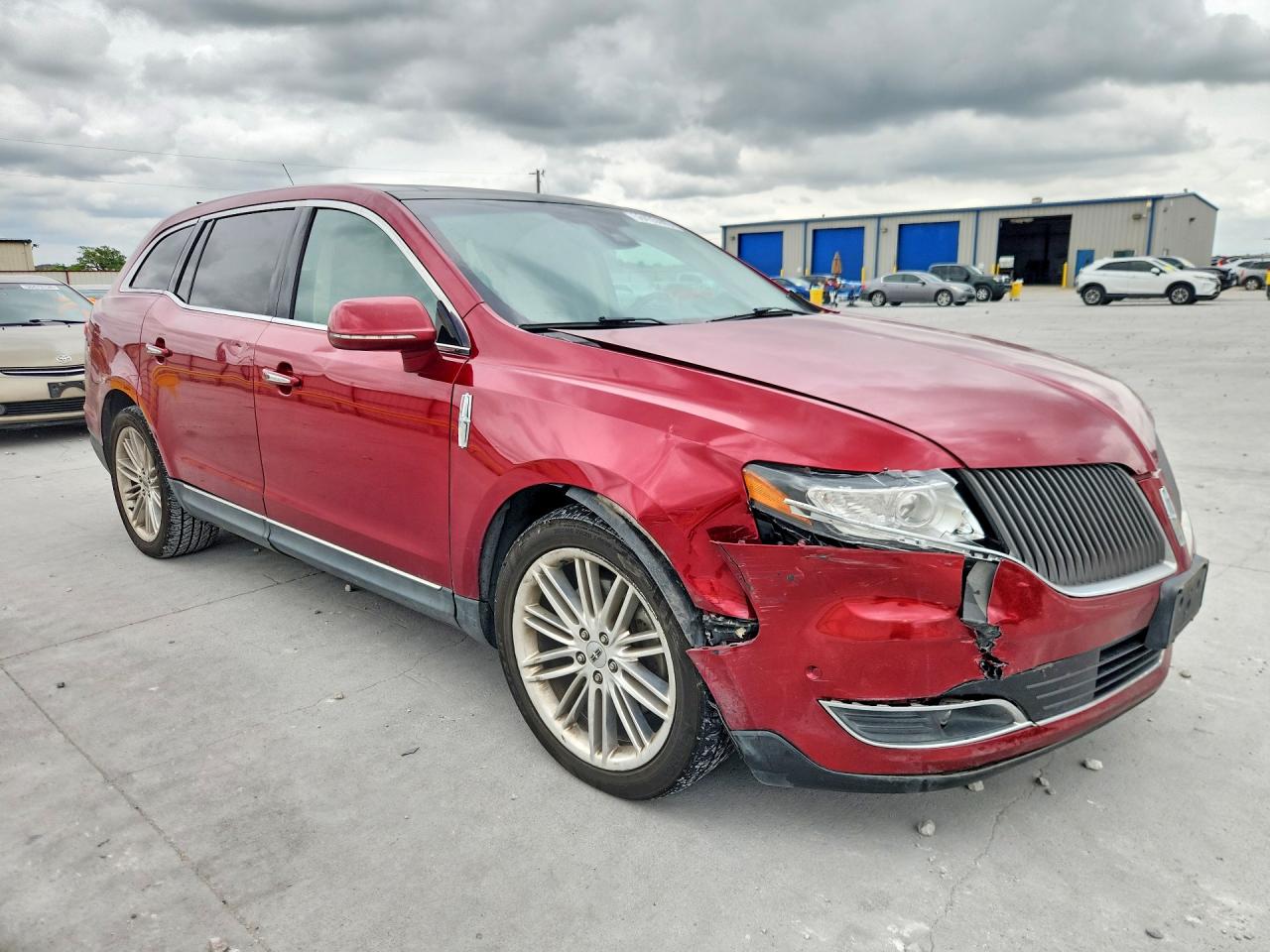 2015 Lincoln Mkt Red vin: 2LMHJ5AT2FBL04573