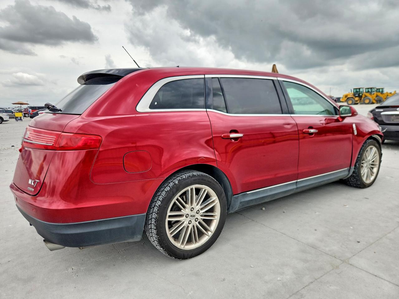 2015 Lincoln Mkt Red vin: 2LMHJ5AT2FBL04573