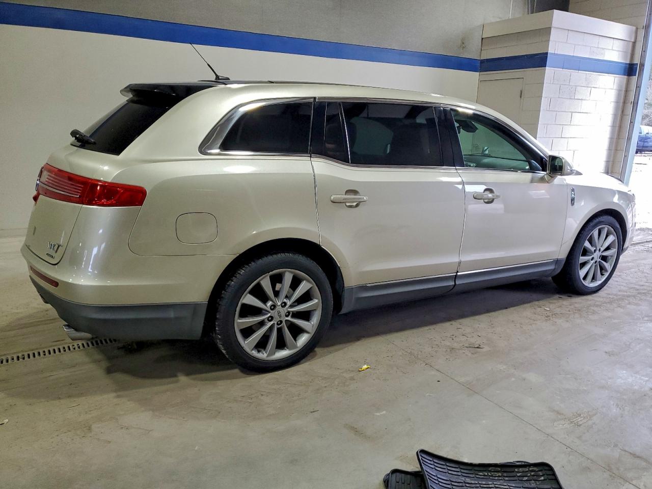 2011 Lincoln Mkt Beige vin: 2LMHJ5AT3BBJ53852
