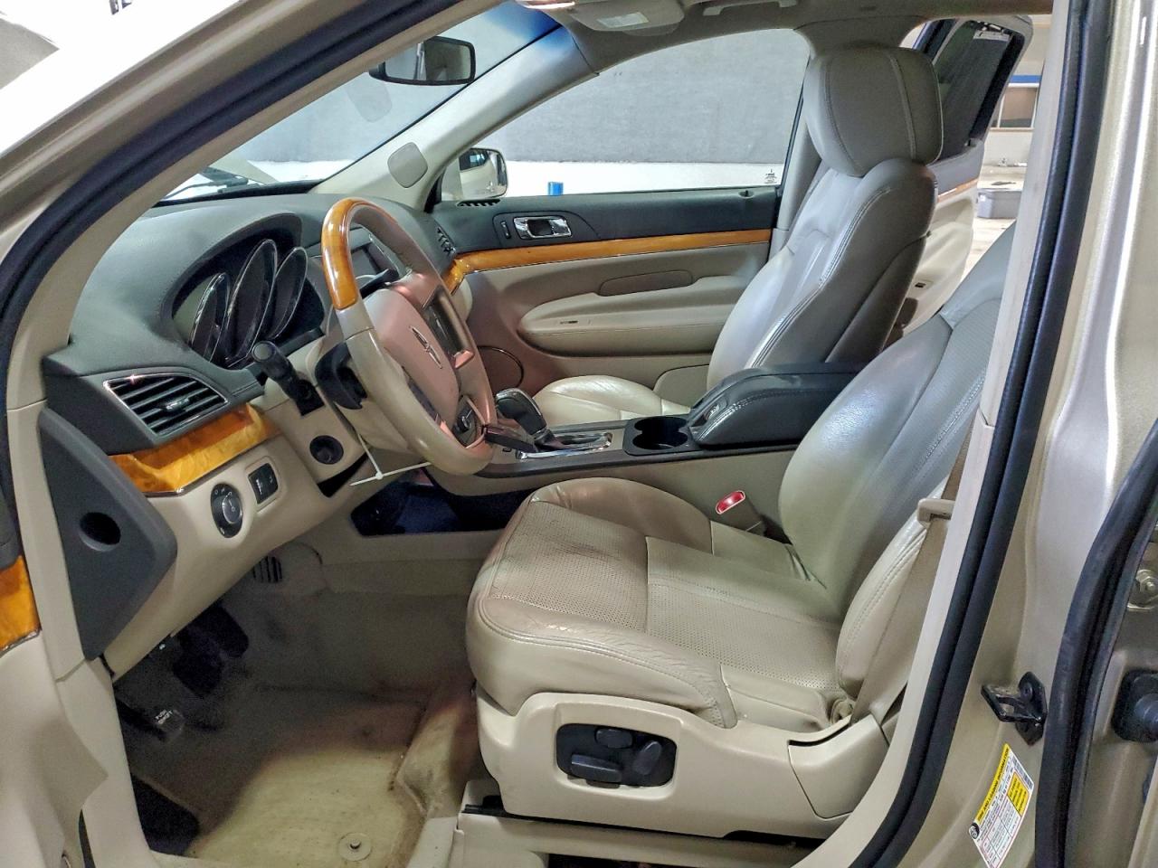 2011 Lincoln Mkt Beige vin: 2LMHJ5AT3BBJ53852