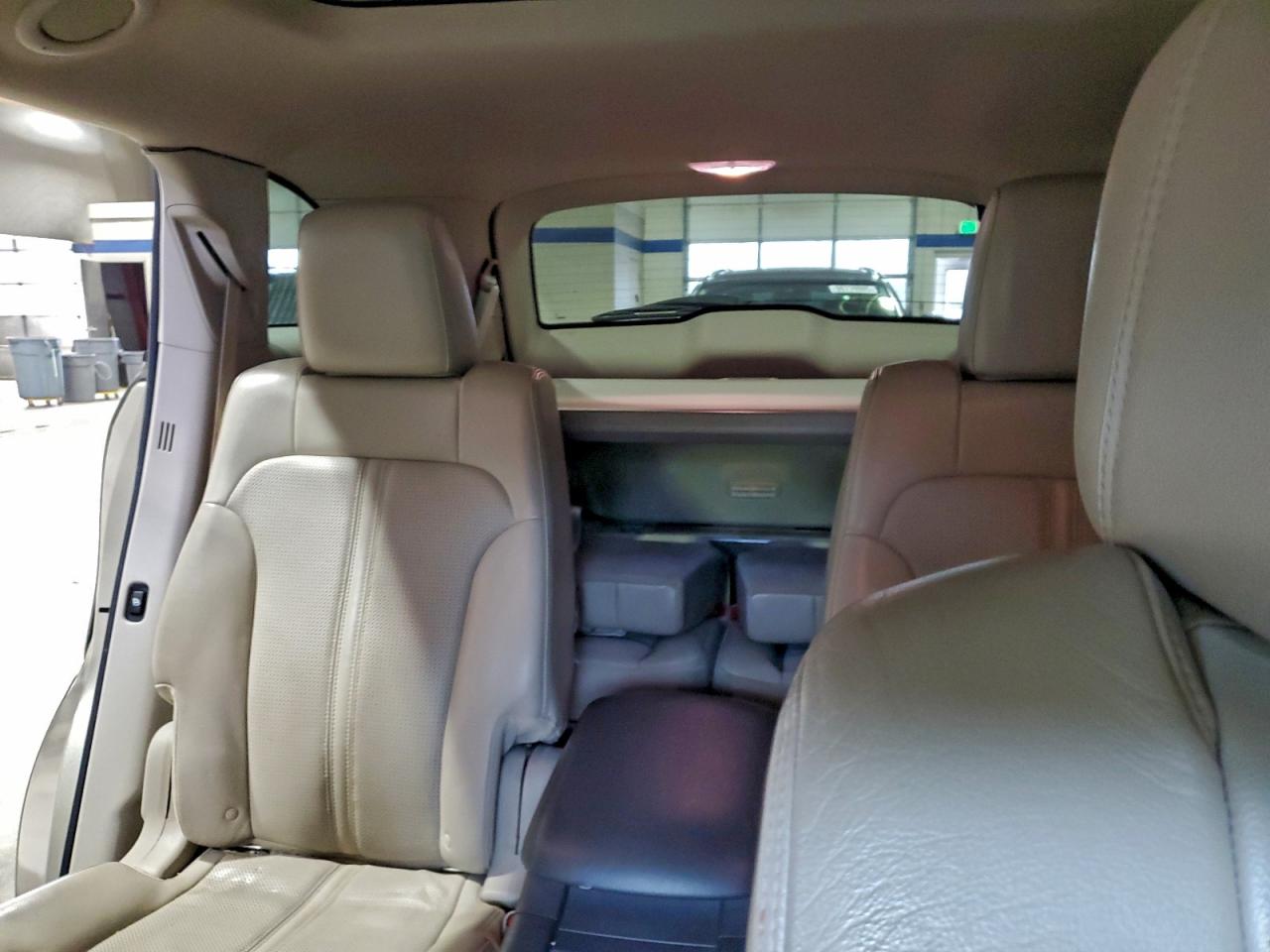 2011 Lincoln Mkt Beige vin: 2LMHJ5AT3BBJ53852