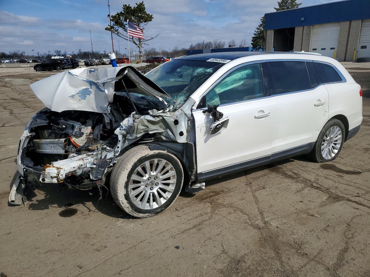 2012 Lincoln Mkt White vin: 2LMHJ5AT3CBL52062