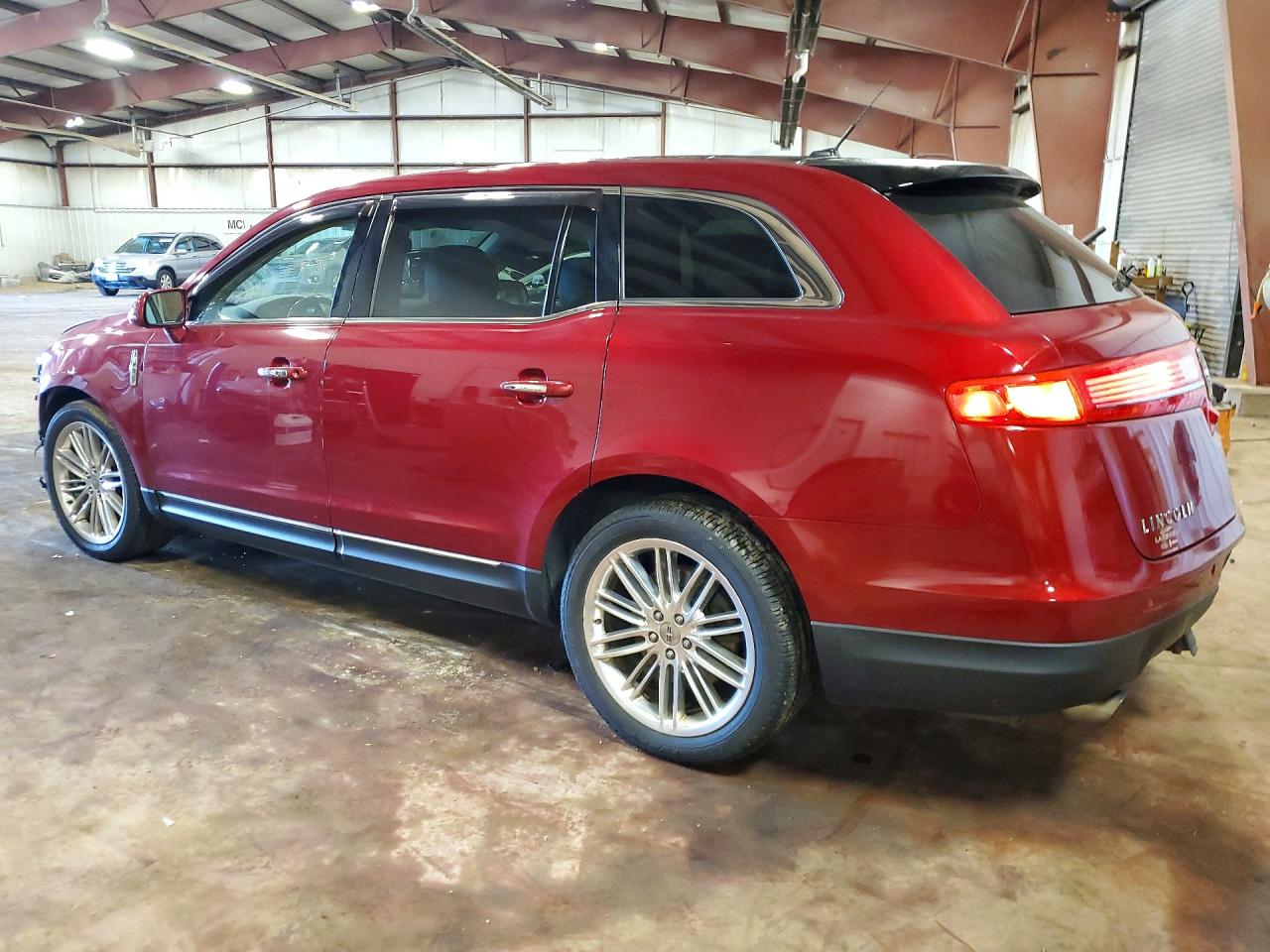2015 Lincoln Mkt Red vin: 2LMHJ5AT3FBL02024