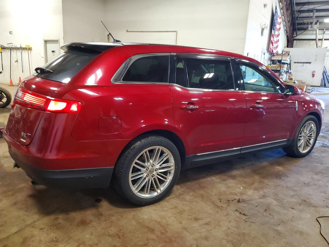 2015 Lincoln Mkt Red vin: 2LMHJ5AT3FBL02024