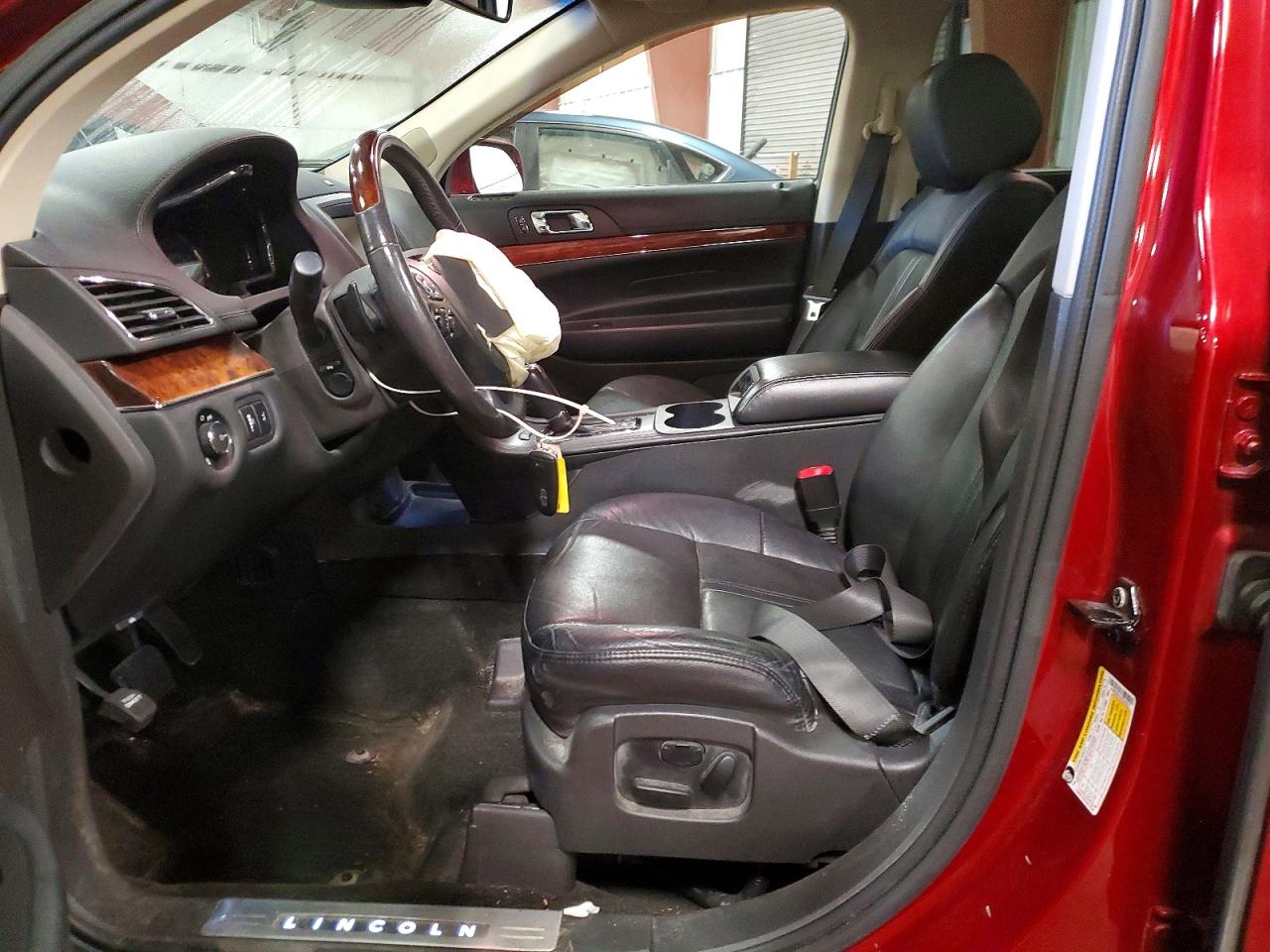 2015 Lincoln Mkt Red vin: 2LMHJ5AT3FBL02024