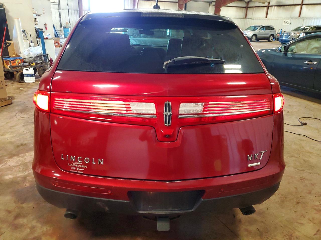 2015 Lincoln Mkt Red vin: 2LMHJ5AT3FBL02024