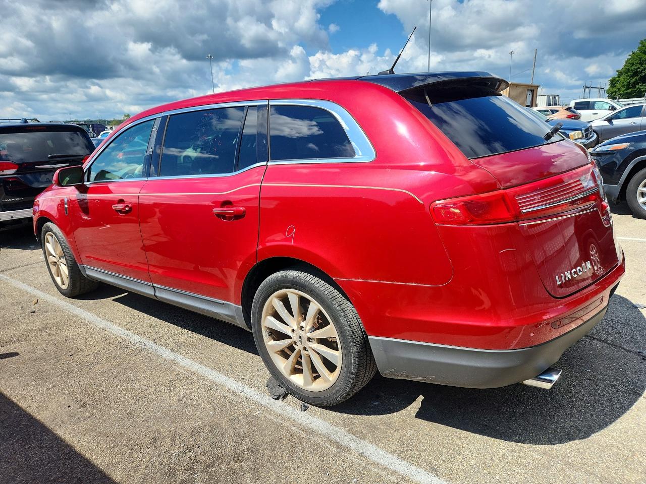 2012 Lincoln Mkt Red vin: 2LMHJ5AT4CBL54208