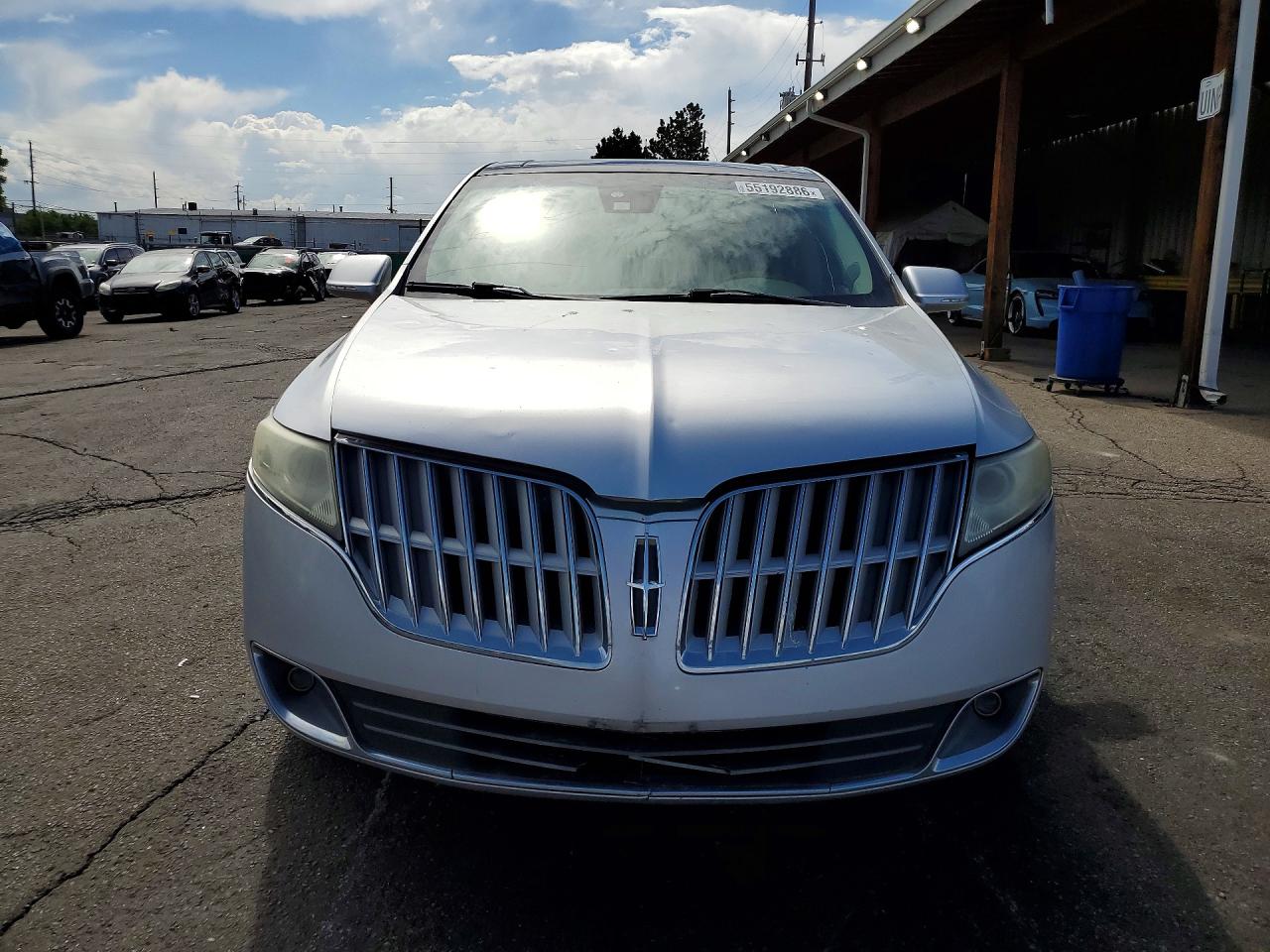 2010 Lincoln Mkt Silver vin: 2LMHJ5AT5ABJ06112