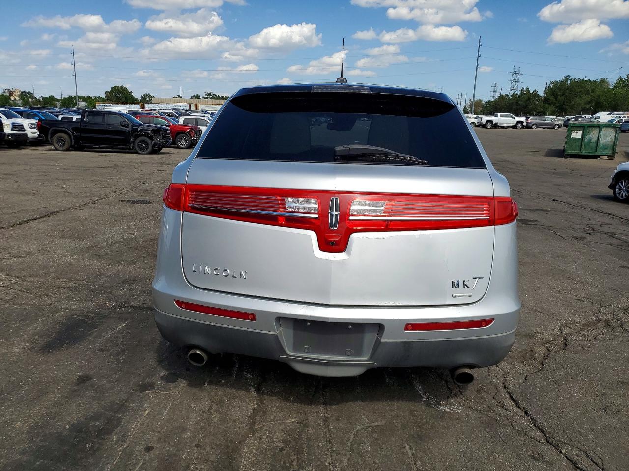 2010 Lincoln Mkt Silver vin: 2LMHJ5AT5ABJ06112