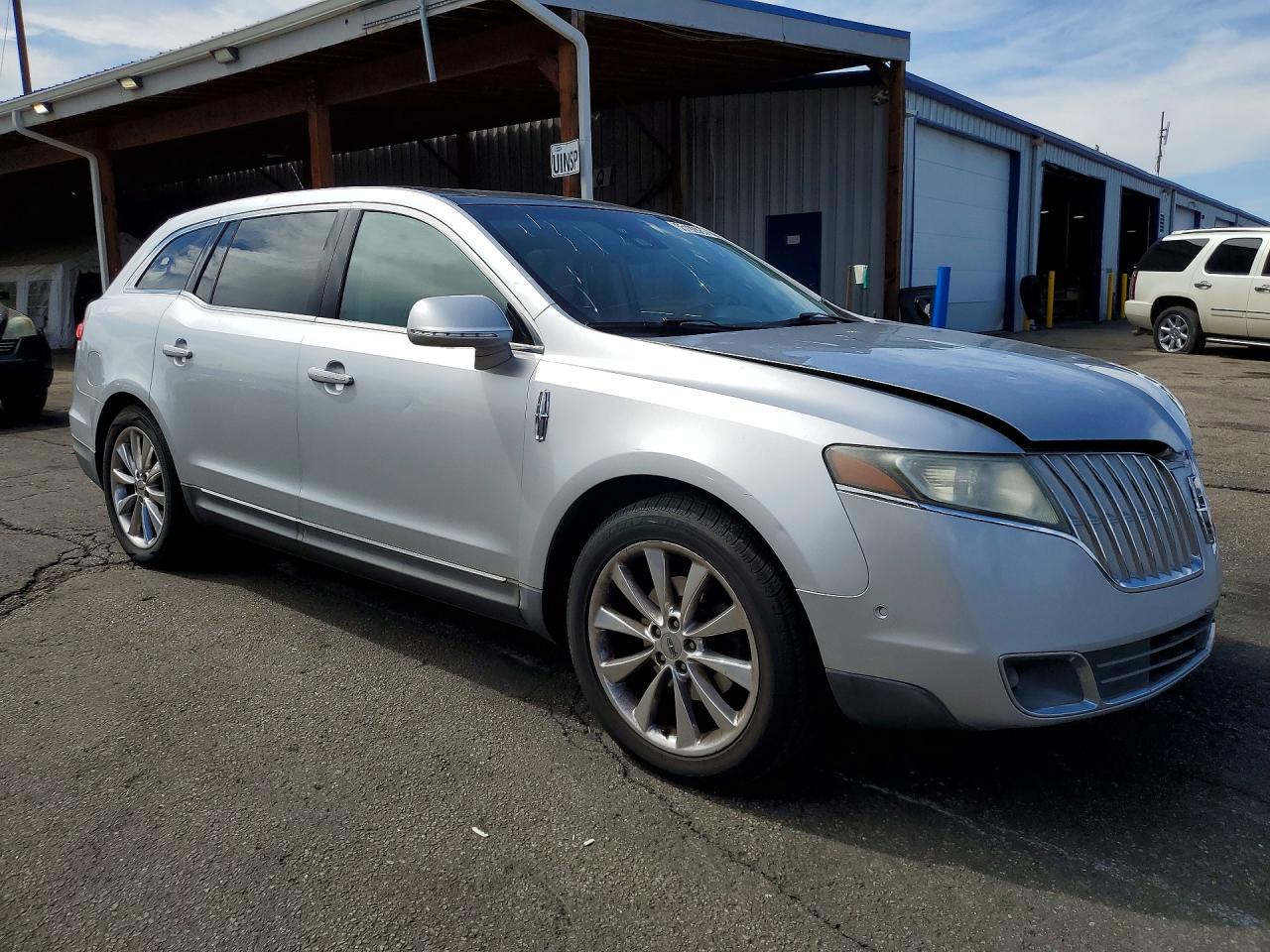 2010 Lincoln Mkt Silver vin: 2LMHJ5AT5ABJ06112
