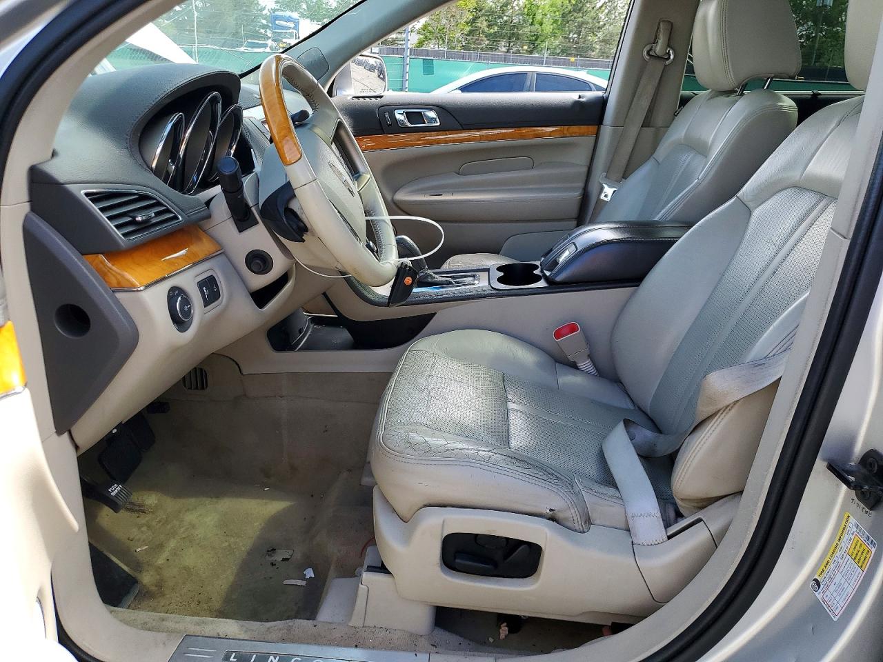 2010 Lincoln Mkt Silver vin: 2LMHJ5AT5ABJ06112