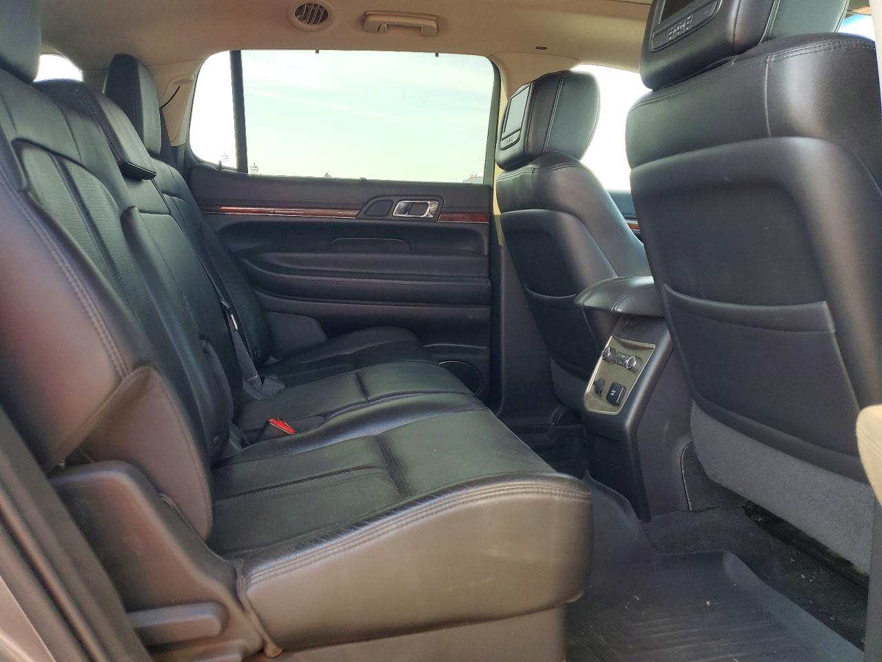 2010 Lincoln Mkt Gray vin: 2LMHJ5AT5ABJ28045