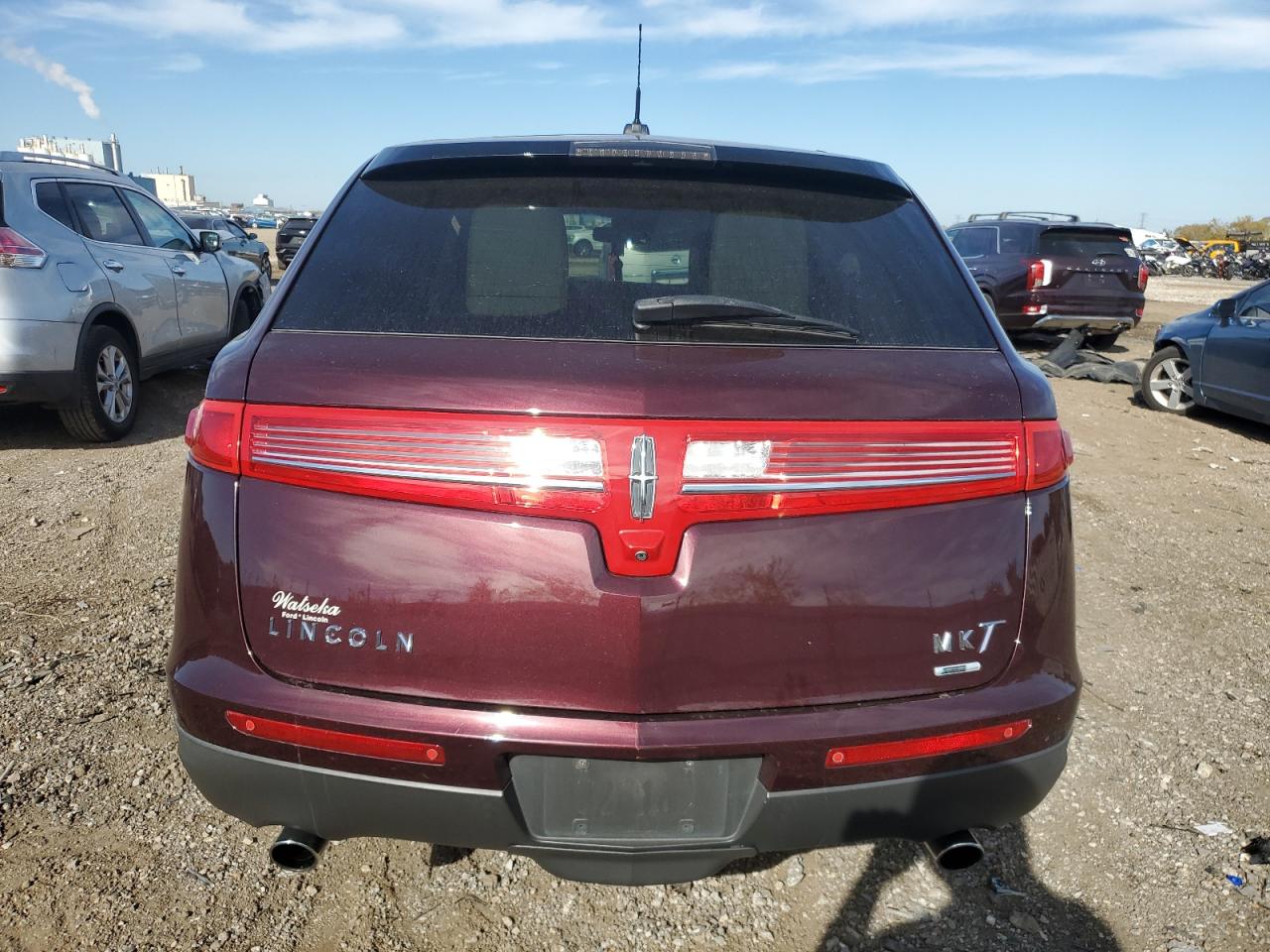 2011 Lincoln Mkt Burgundy vin: 2LMHJ5AT5BBJ51164