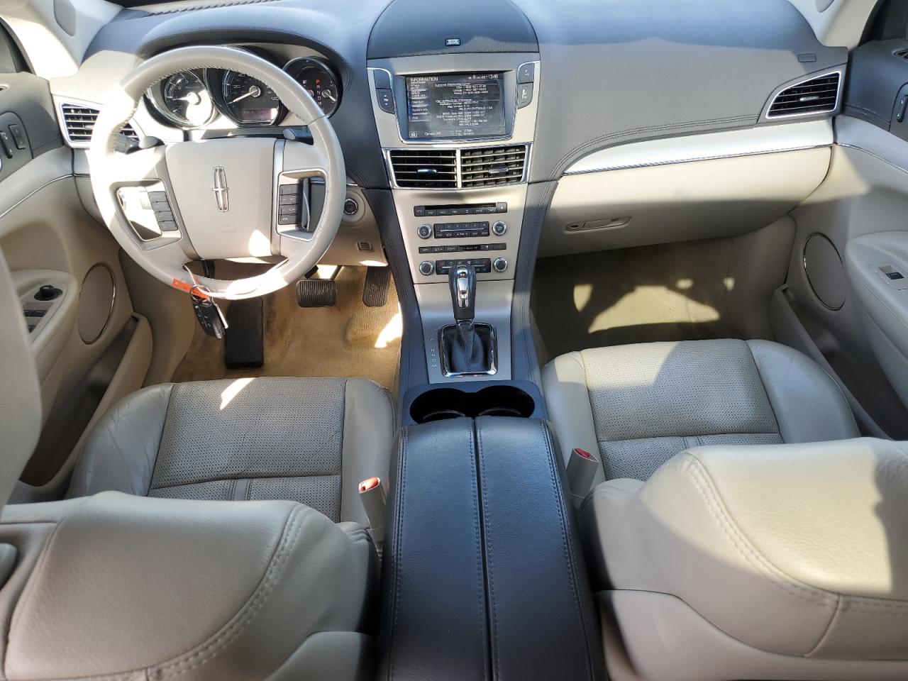 2011 Lincoln Mkt Burgundy vin: 2LMHJ5AT5BBJ51164