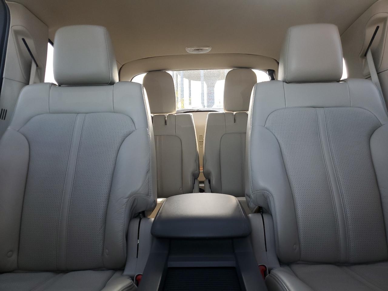 2011 Lincoln Mkt Burgundy vin: 2LMHJ5AT5BBJ51164