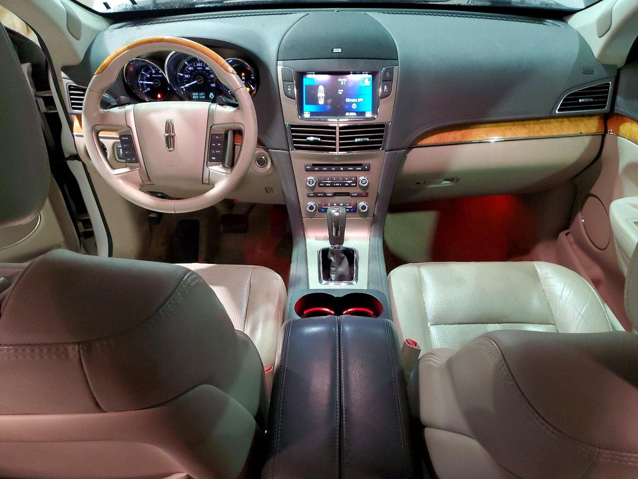2012 Lincoln Mkt White vin: 2LMHJ5AT5CBL50233