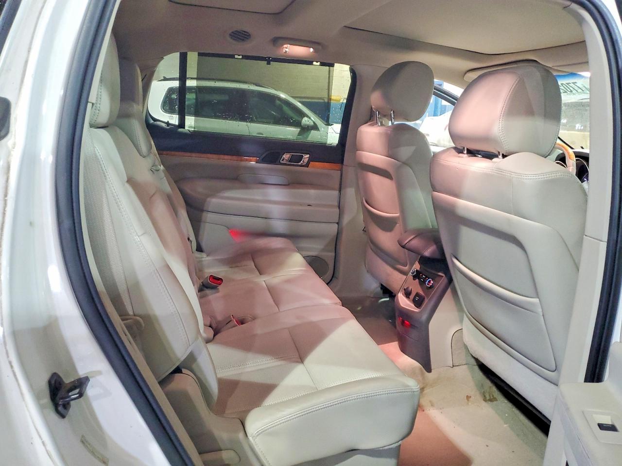 2012 Lincoln Mkt White vin: 2LMHJ5AT5CBL50233
