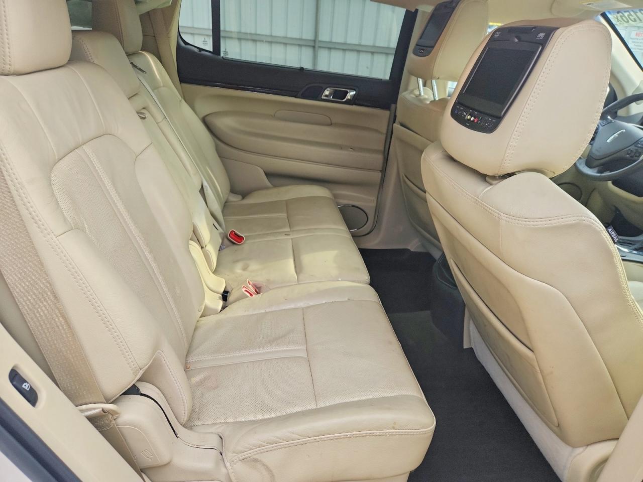 2013 Lincoln Mkt Beige vin: 2LMHJ5AT5DBL56518