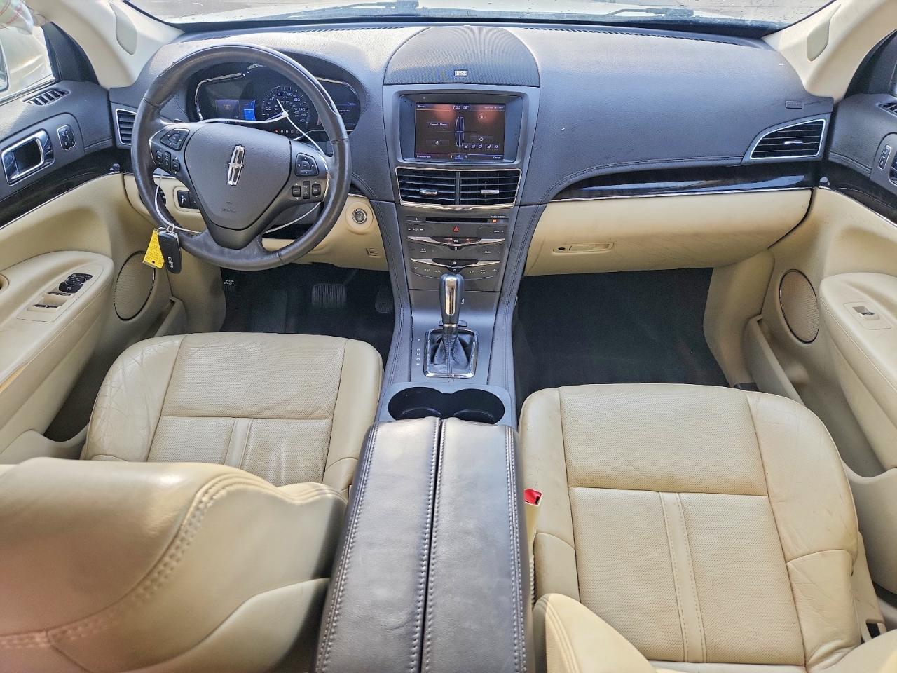 2013 Lincoln Mkt Beige vin: 2LMHJ5AT5DBL56518