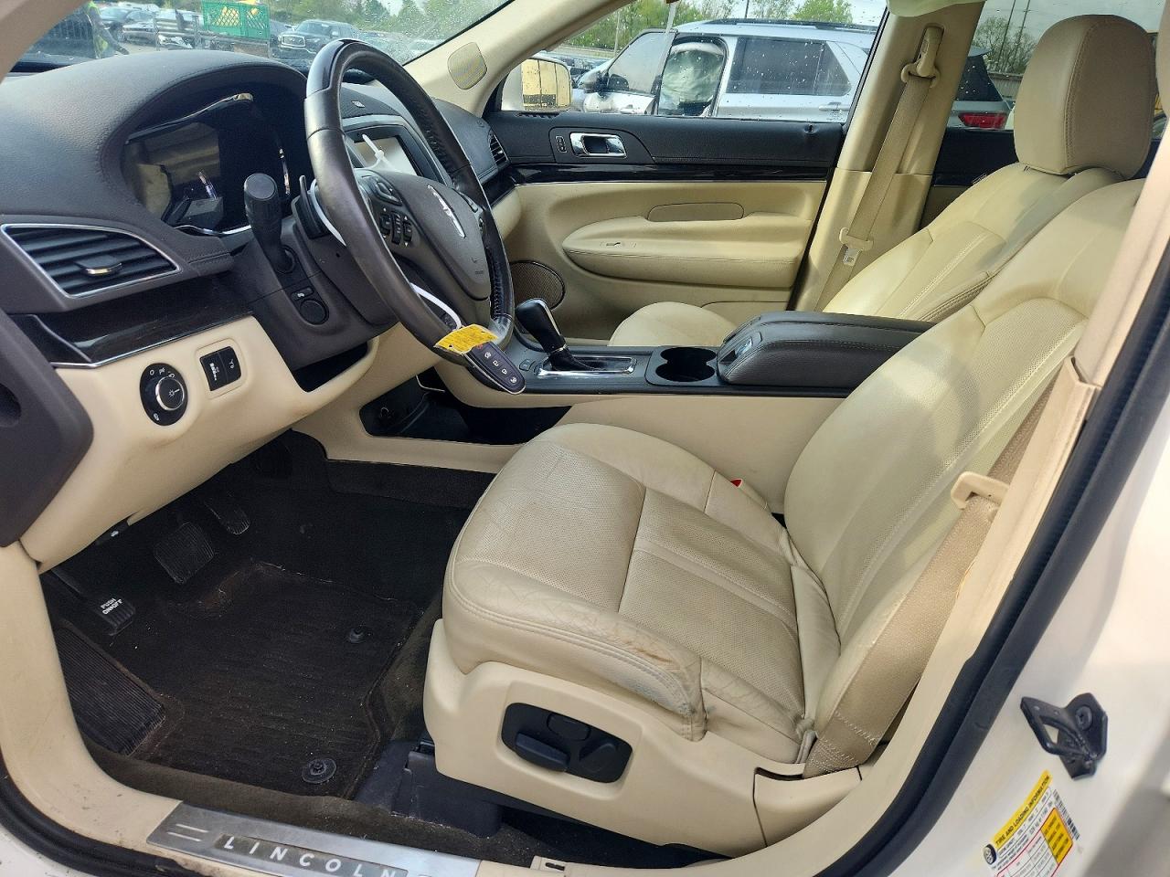 2013 Lincoln Mkt Beige vin: 2LMHJ5AT5DBL56518