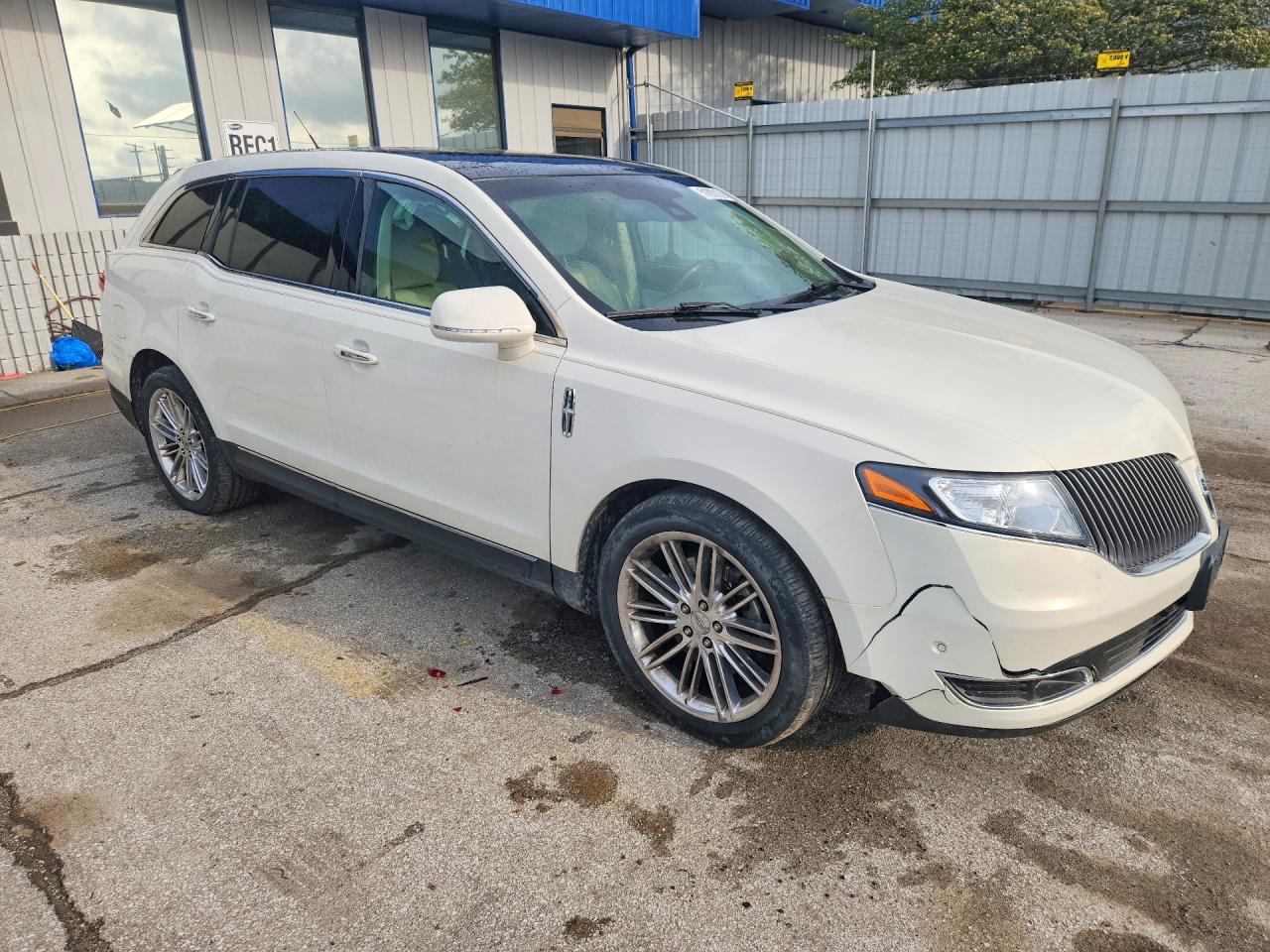 2013 Lincoln Mkt Beige vin: 2LMHJ5AT5DBL56518