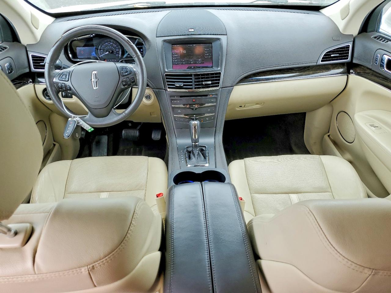 2014 Lincoln Mkt White vin: 2LMHJ5AT5EBL57217