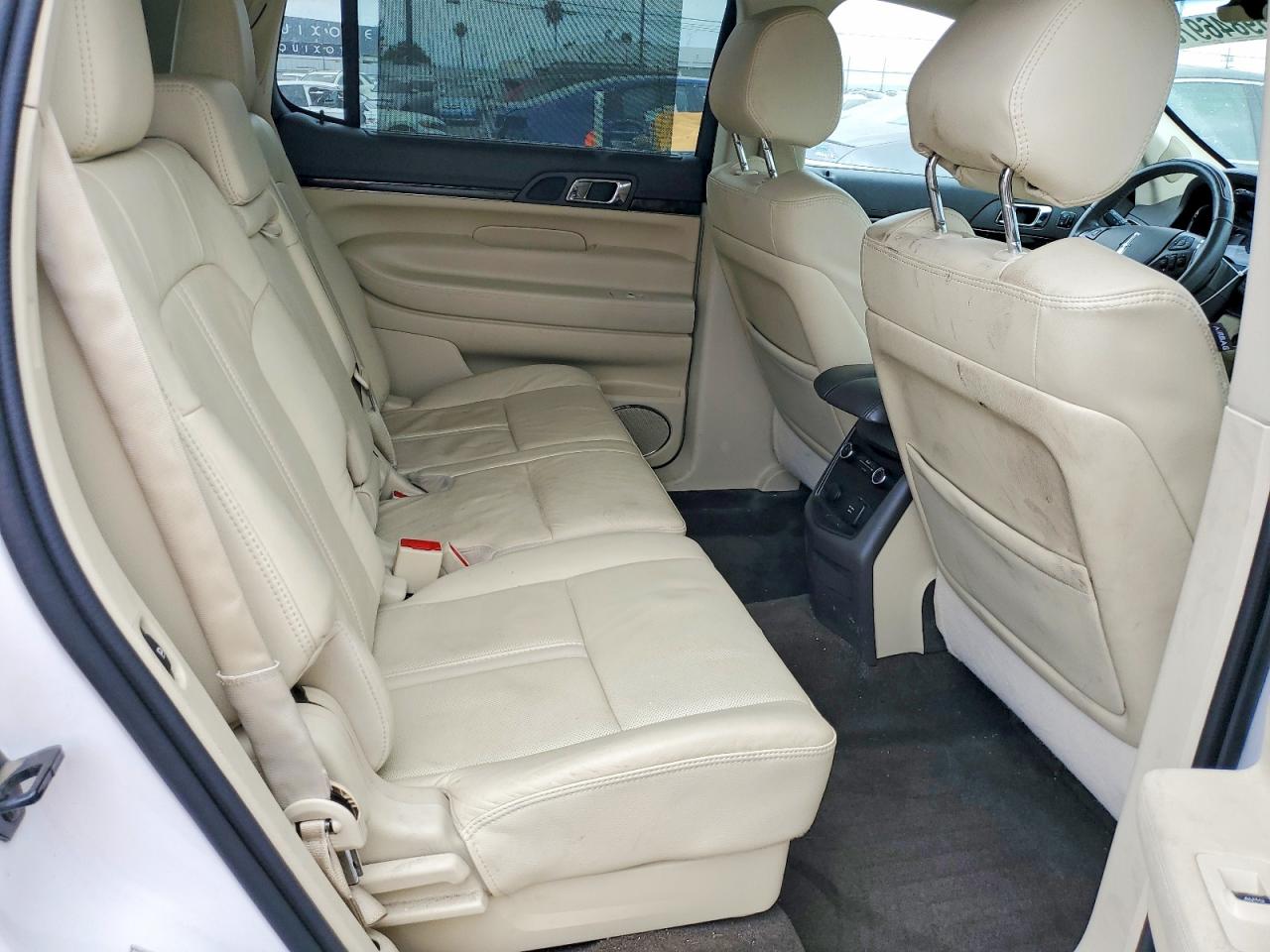 2014 Lincoln Mkt White vin: 2LMHJ5AT5EBL57217