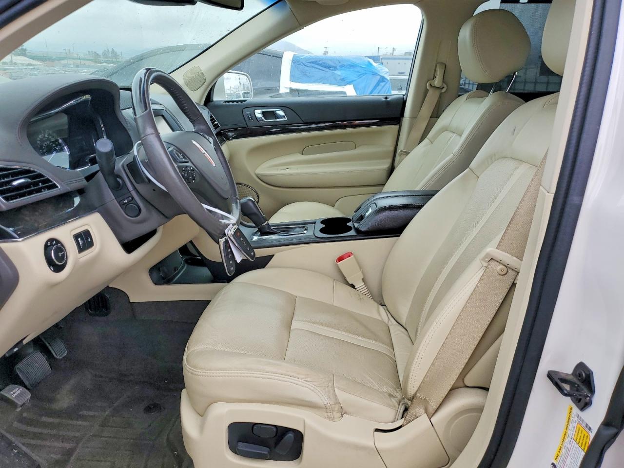 2014 Lincoln Mkt White vin: 2LMHJ5AT5EBL57217