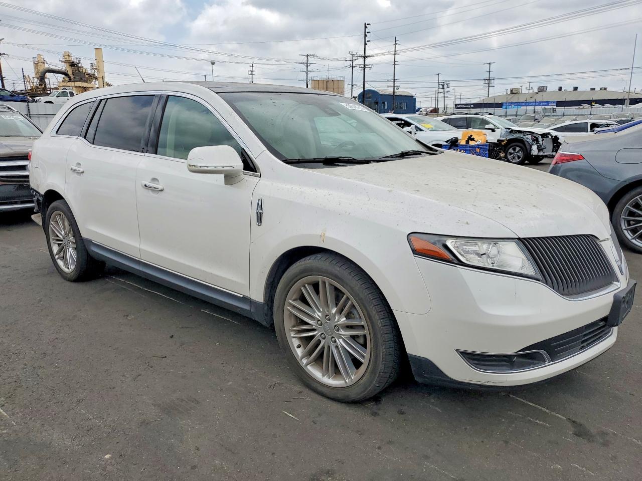 2014 Lincoln Mkt White vin: 2LMHJ5AT5EBL57217