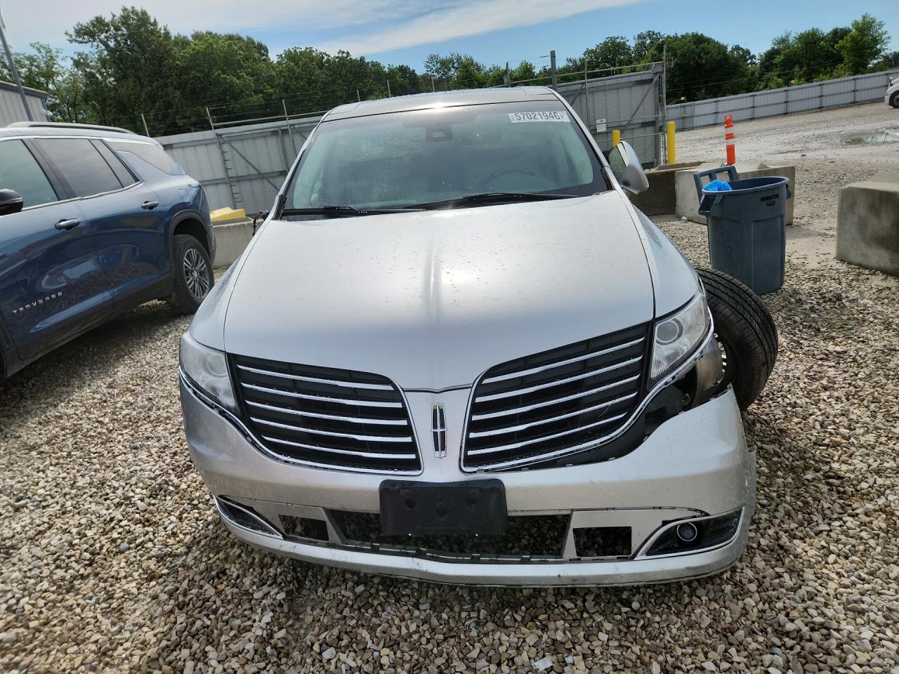 2018 Lincoln Mkt Silver vin: 2LMHJ5AT5JBL01708
