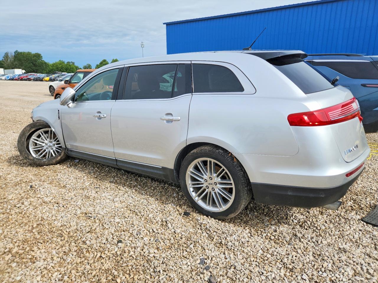 2018 Lincoln Mkt Silver vin: 2LMHJ5AT5JBL01708