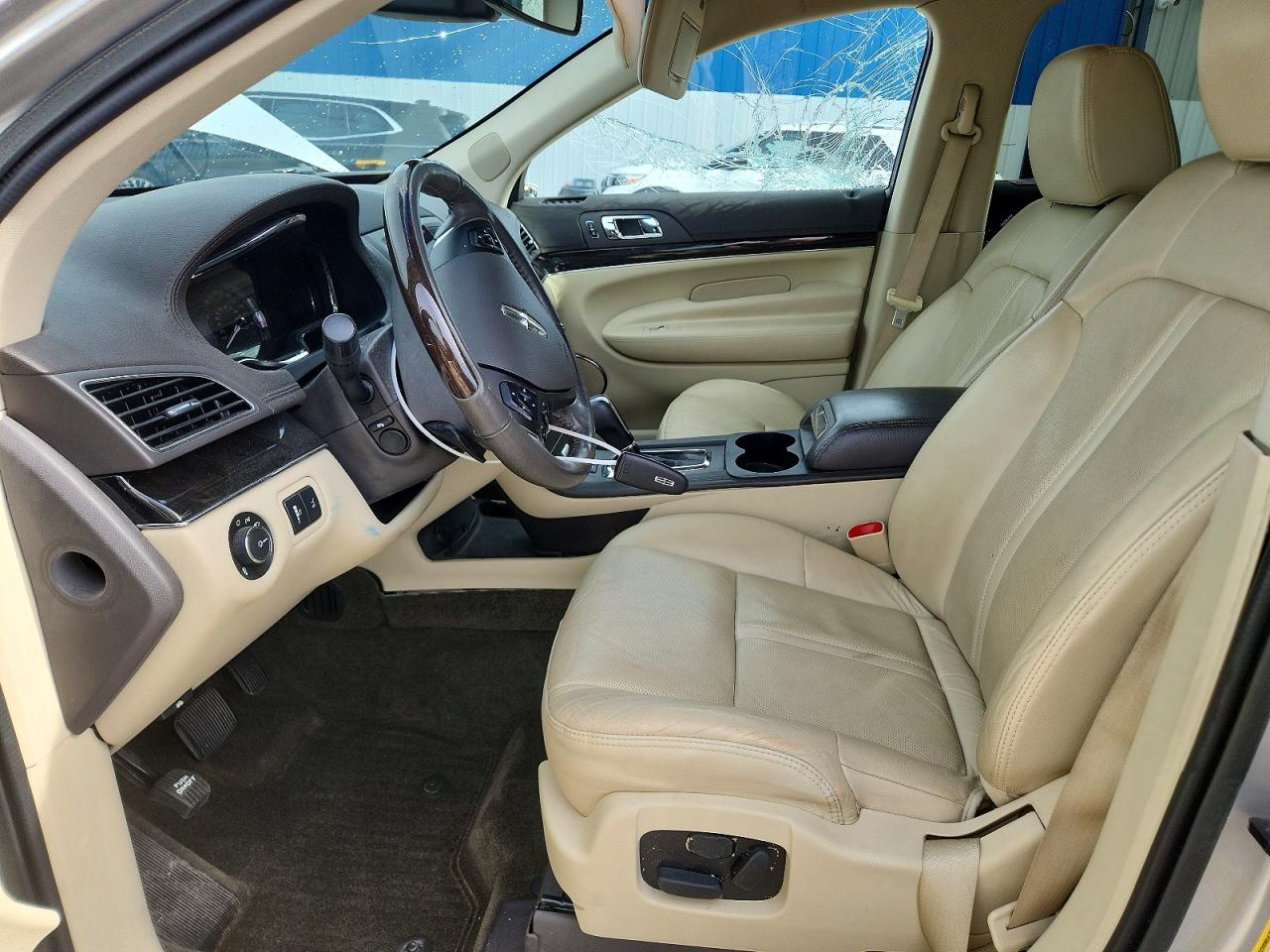 2018 Lincoln Mkt Silver vin: 2LMHJ5AT5JBL01708