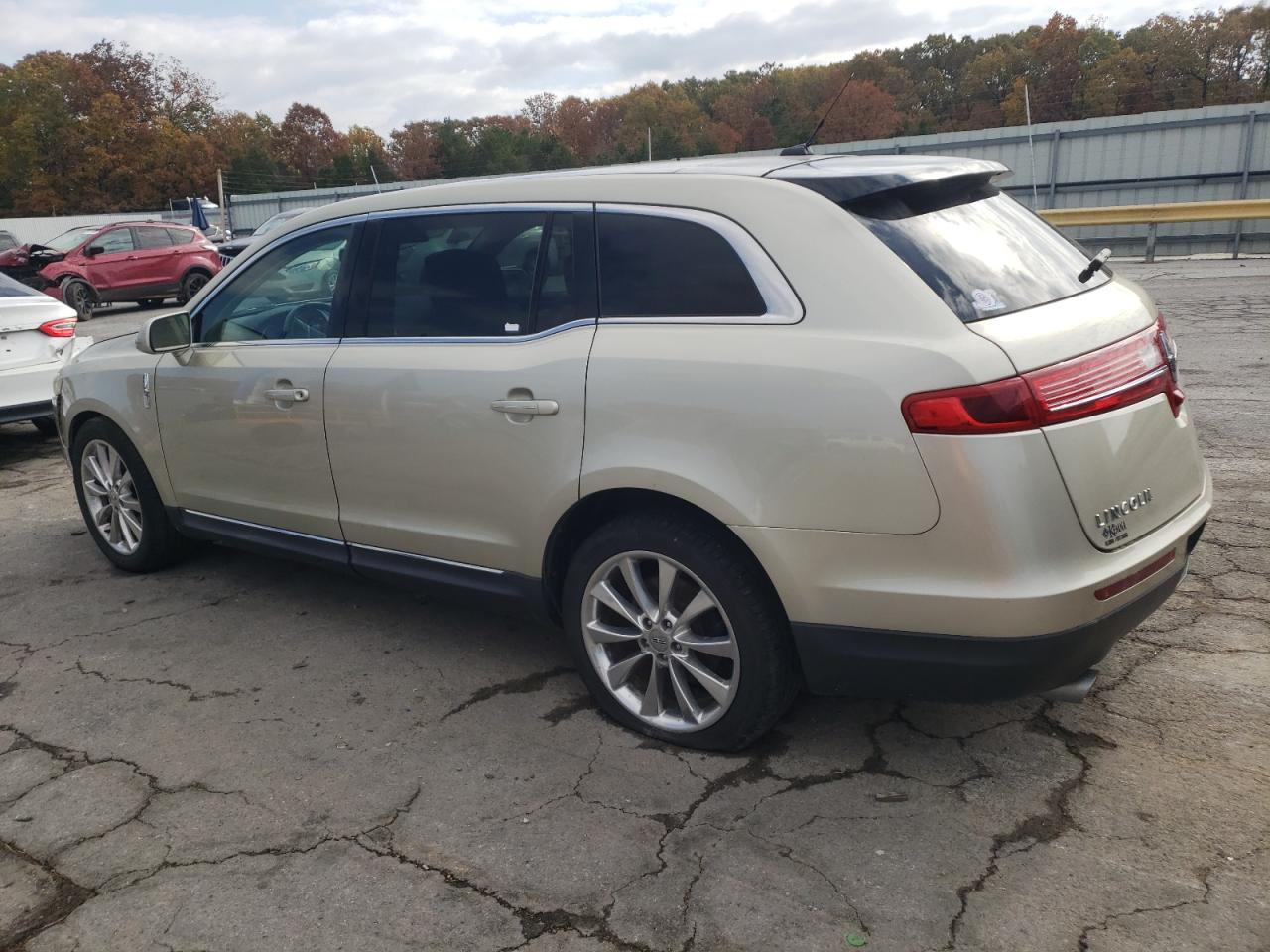 2011 Lincoln Mkt Gold vin: 2LMHJ5AT6BBJ52405