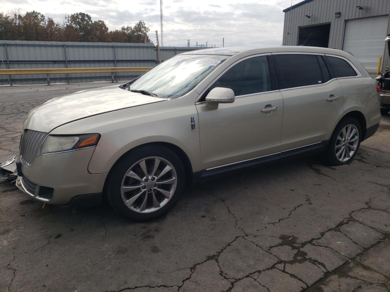 2011 Lincoln Mkt Gold vin: 2LMHJ5AT6BBJ52405