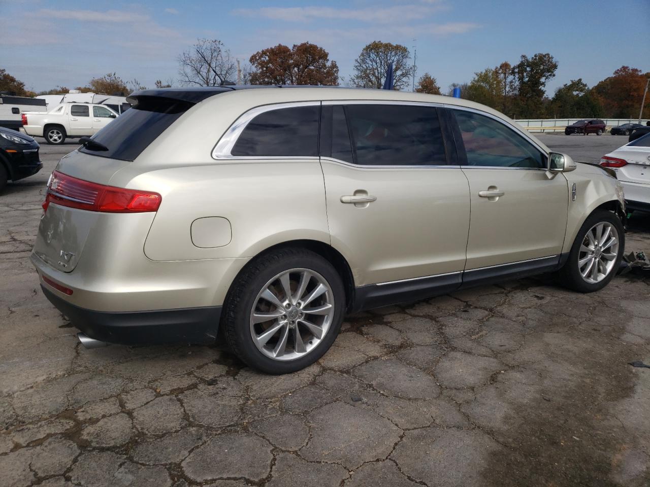 2011 Lincoln Mkt Gold vin: 2LMHJ5AT6BBJ52405