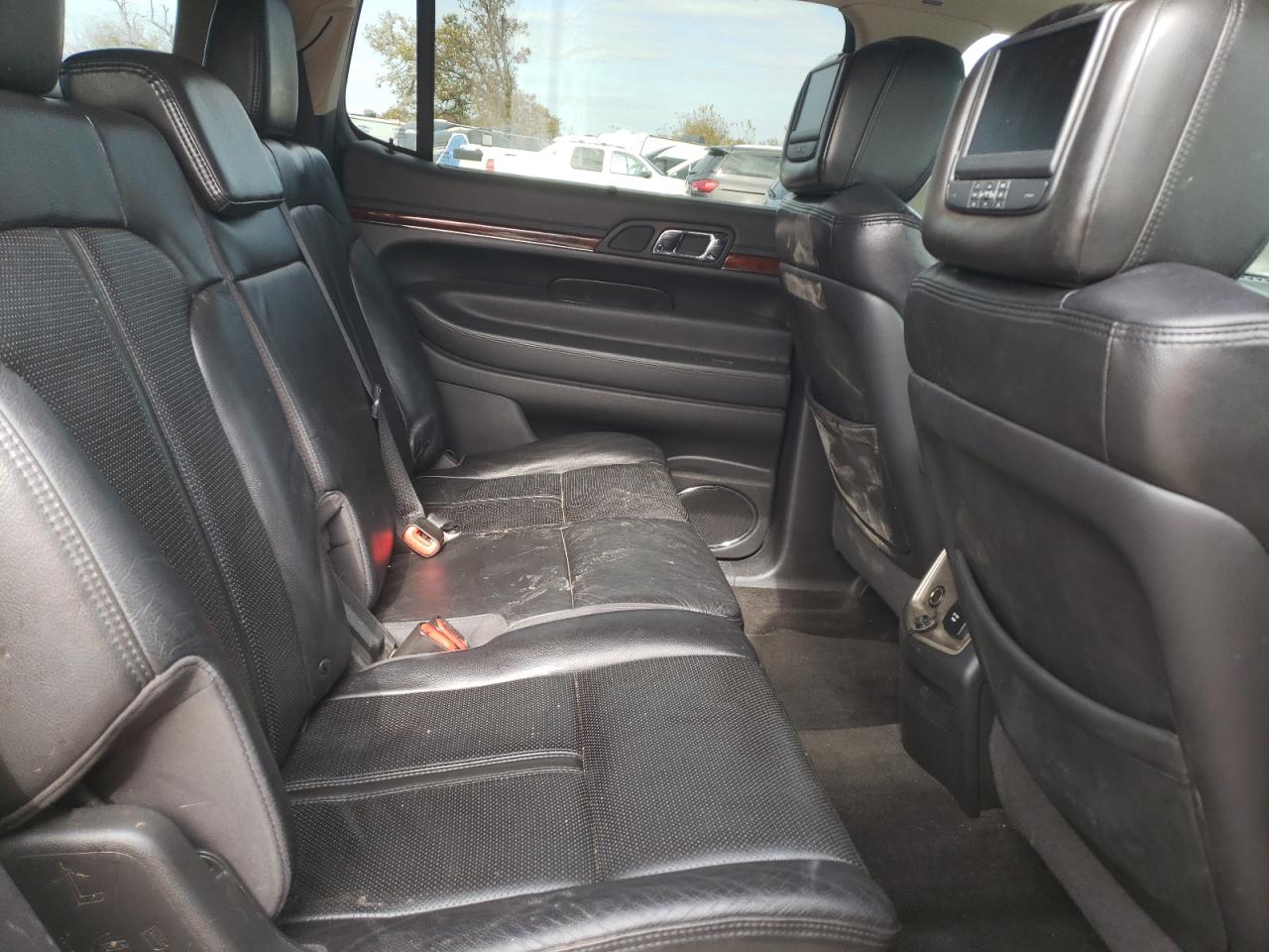 2011 Lincoln Mkt Gold vin: 2LMHJ5AT6BBJ52405