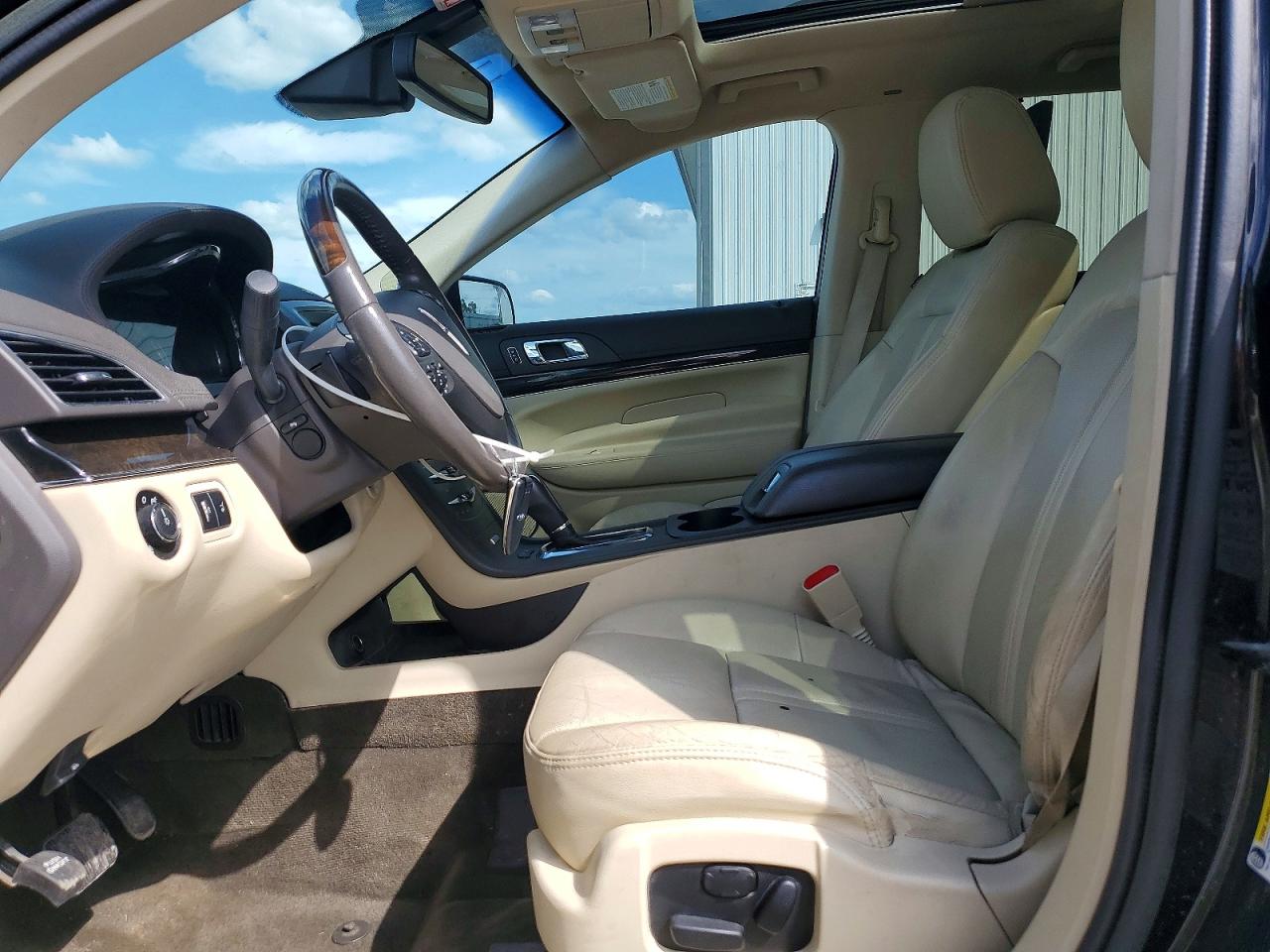 2013 Lincoln Mkt Black vin: 2LMHJ5AT6DBL56382