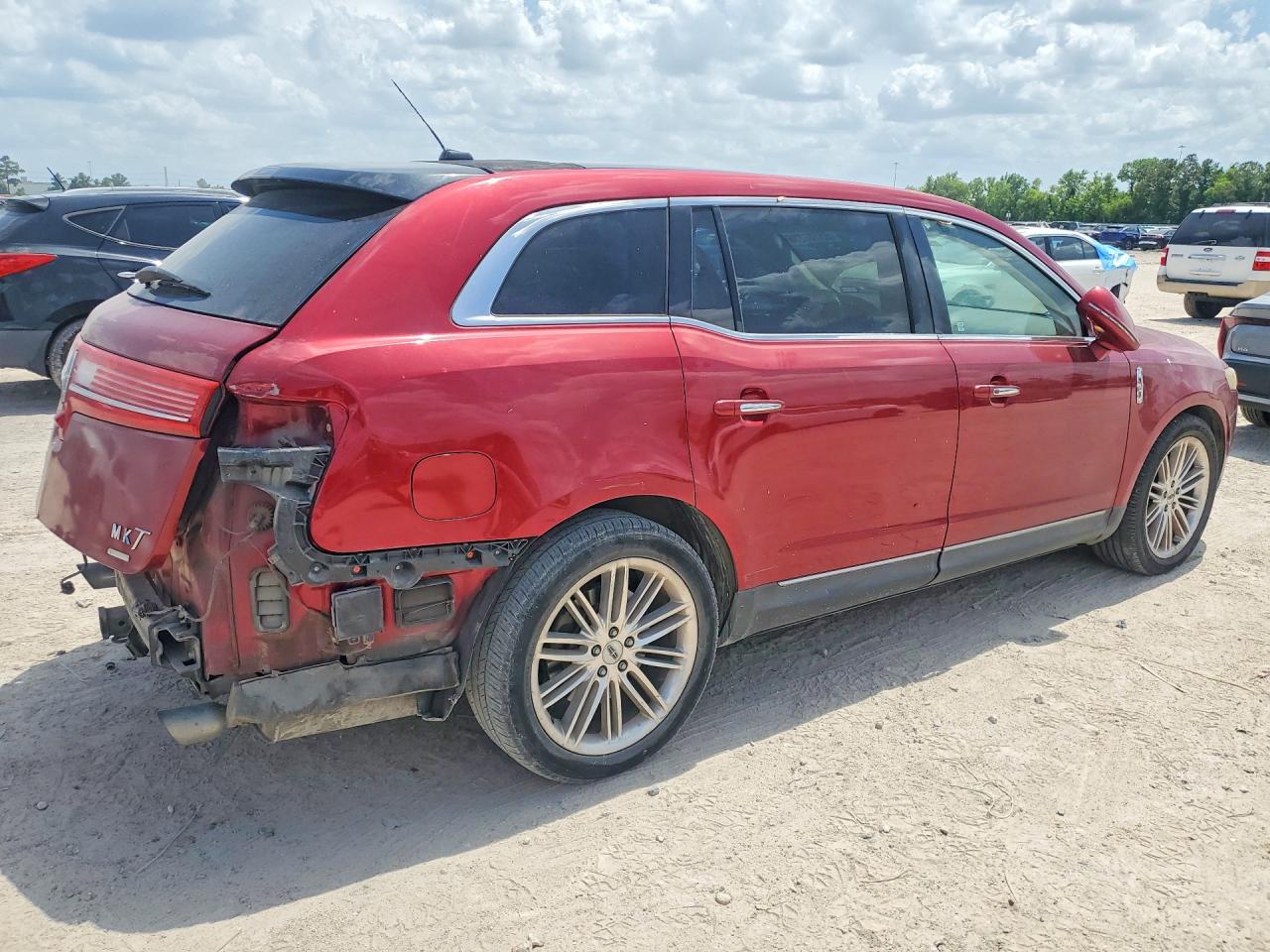 2014 Lincoln Mkt Maroon vin: 2LMHJ5AT6EBL52172