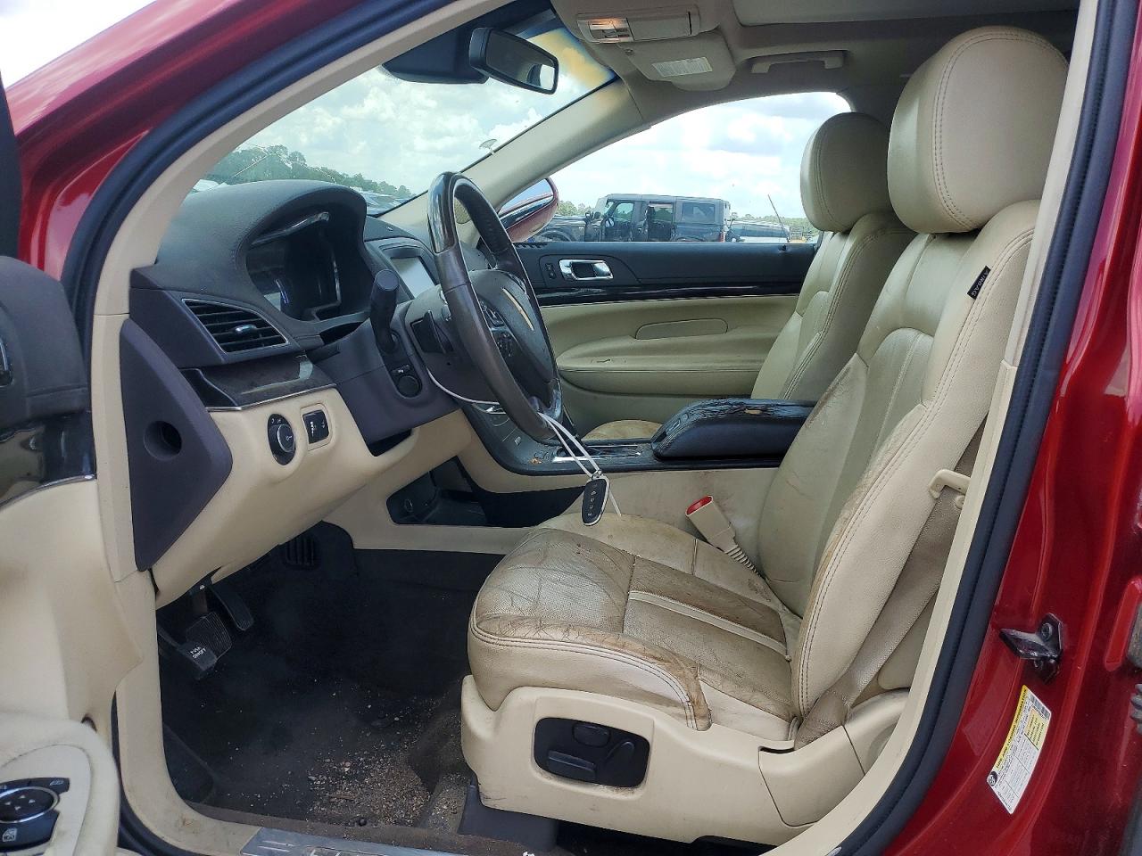 2014 Lincoln Mkt Maroon vin: 2LMHJ5AT6EBL52172
