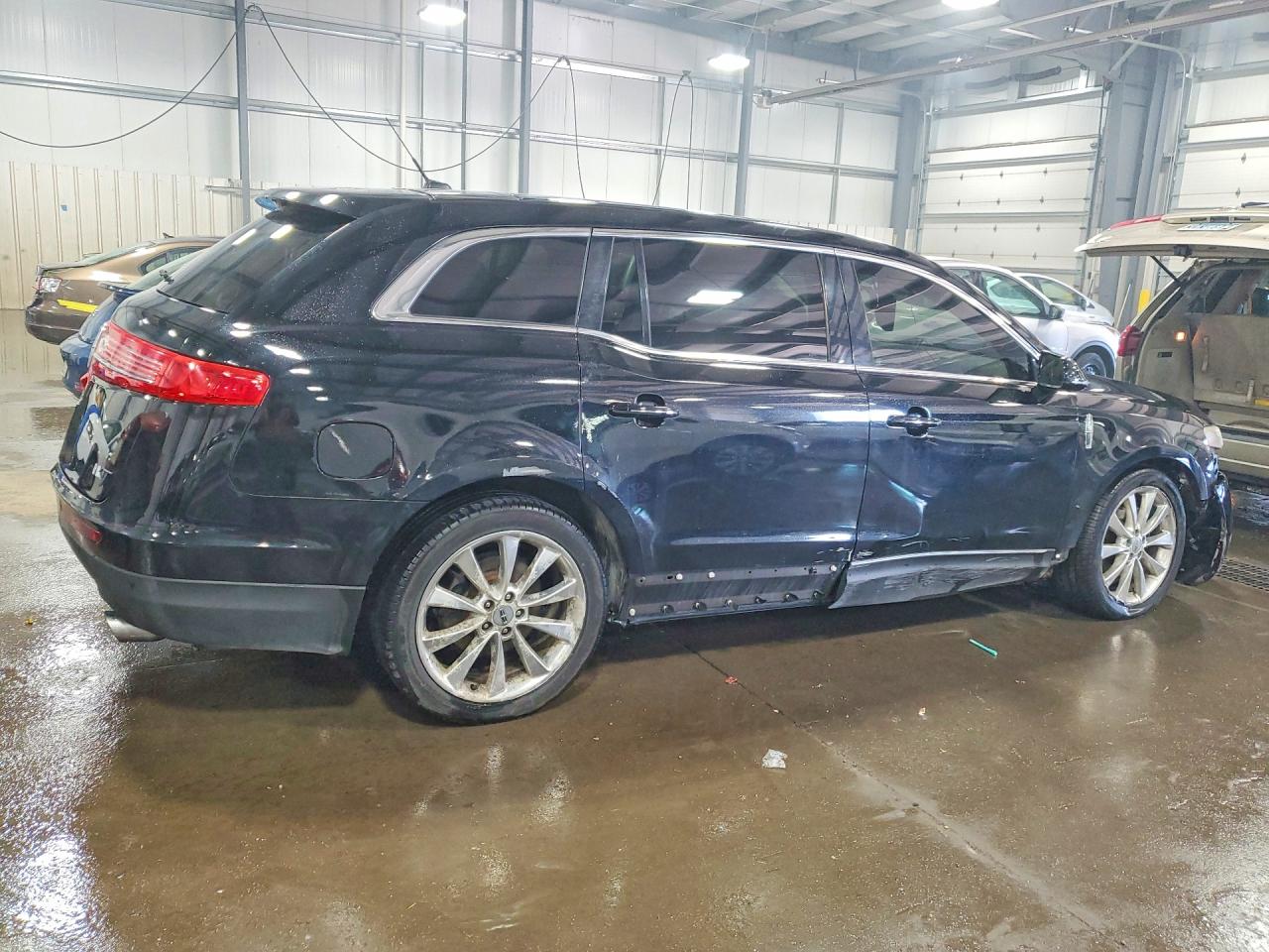 2011 Lincoln Mkt Black vin: 2LMHJ5AT7BBJ54776