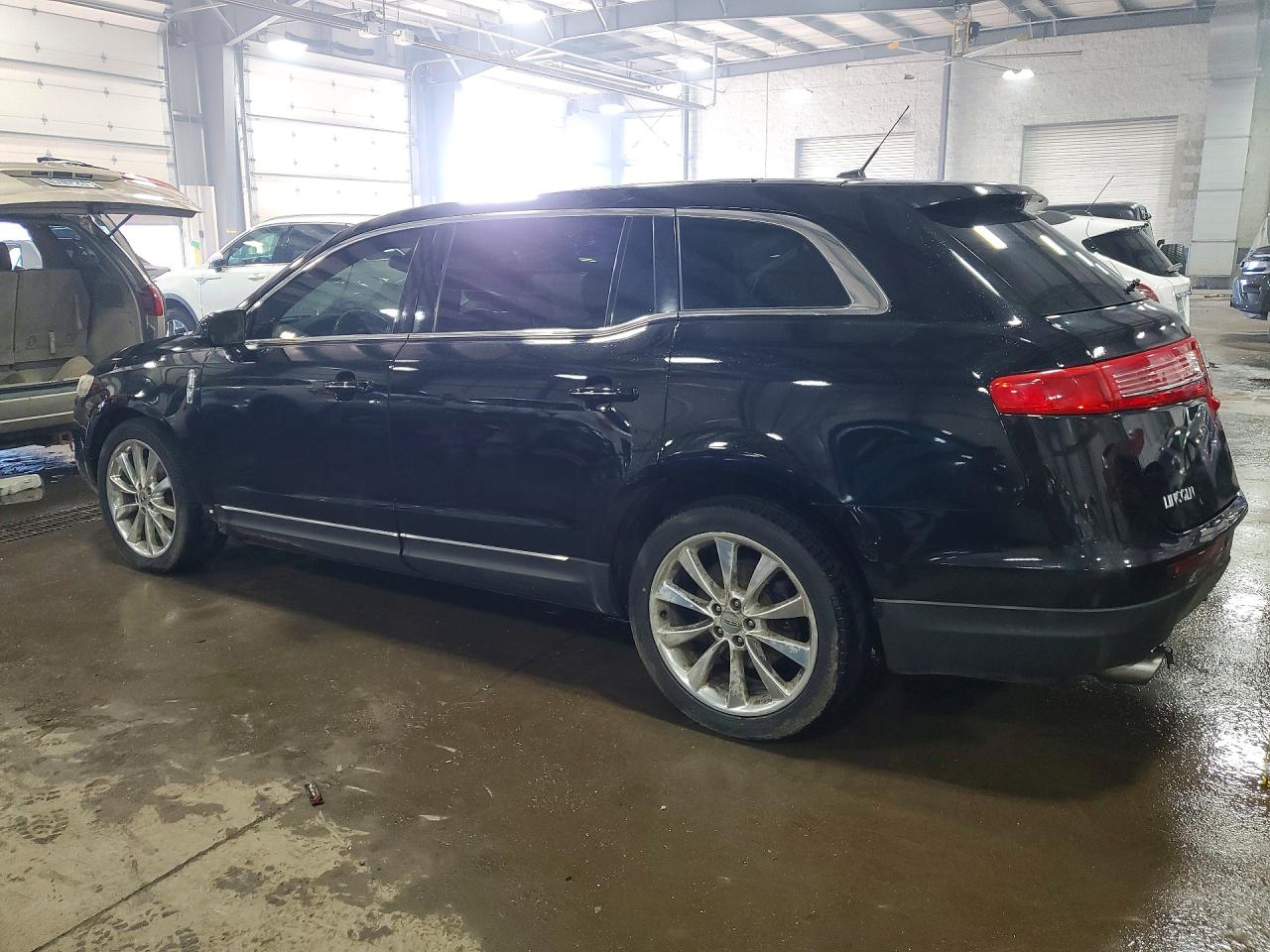 2011 Lincoln Mkt Black vin: 2LMHJ5AT7BBJ54776