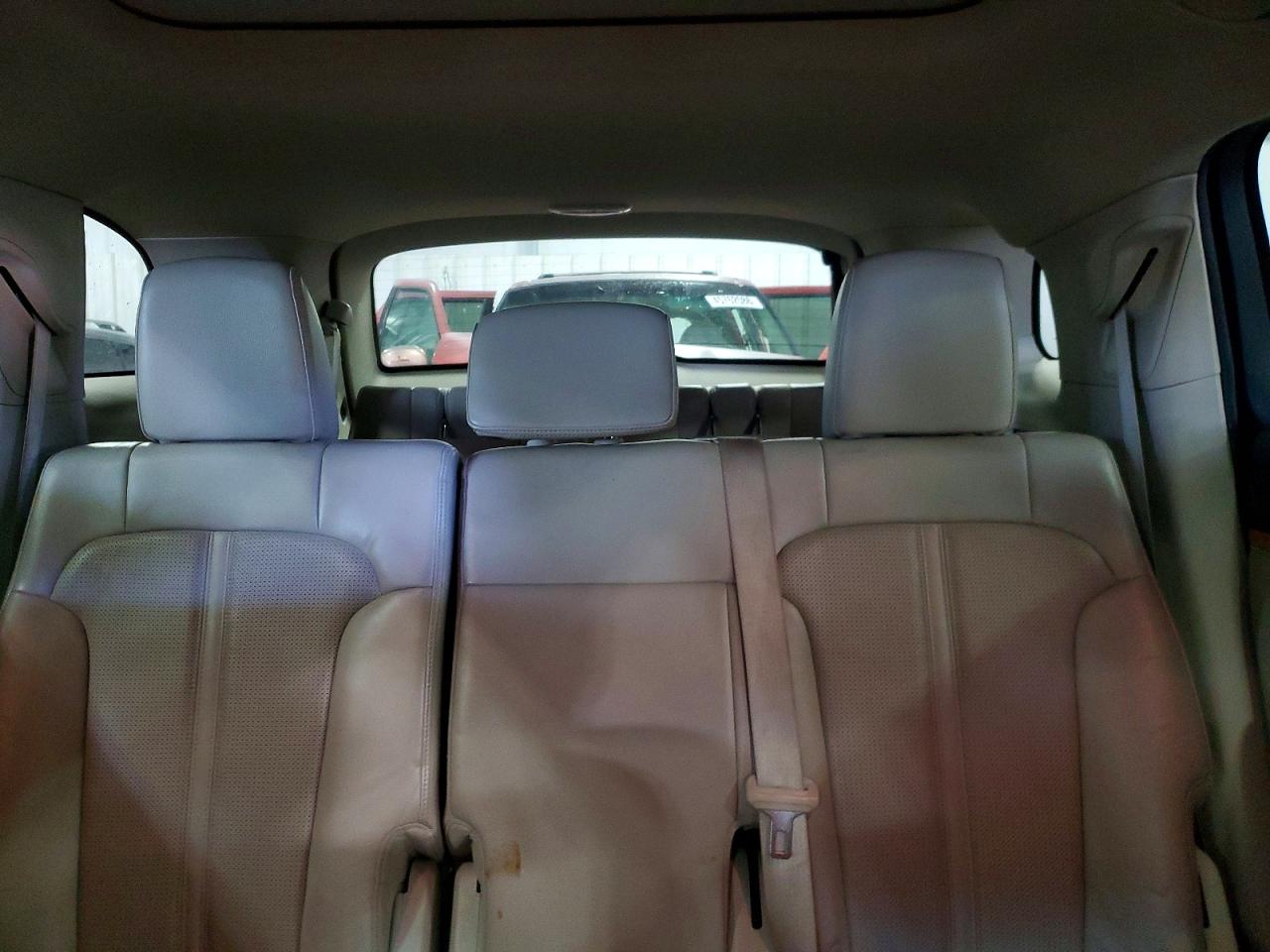 2011 Lincoln Mkt Black vin: 2LMHJ5AT7BBJ54776