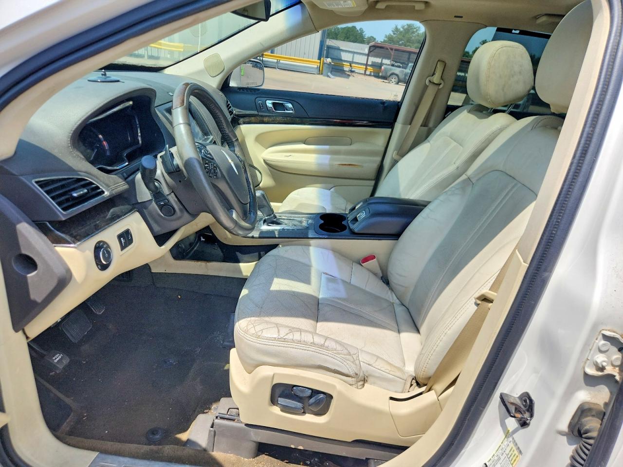 2014 Lincoln Mkt White vin: 2LMHJ5AT7EBL55467
