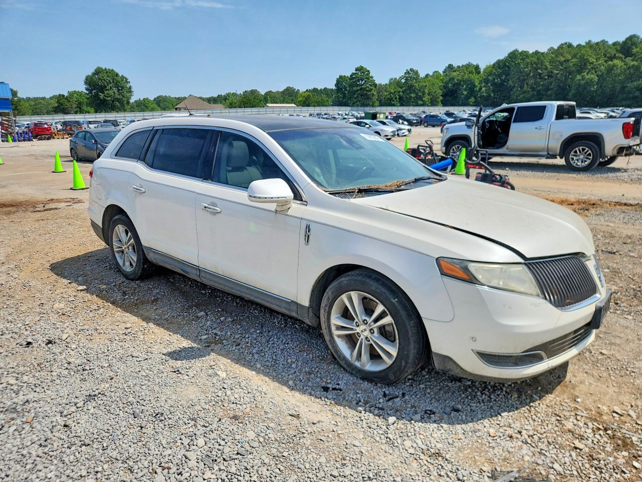 2014 Lincoln Mkt White vin: 2LMHJ5AT7EBL55467