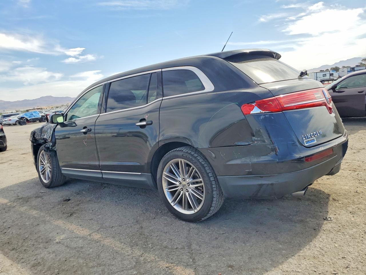 2015 Lincoln Mkt Black vin: 2LMHJ5AT7FBL03192