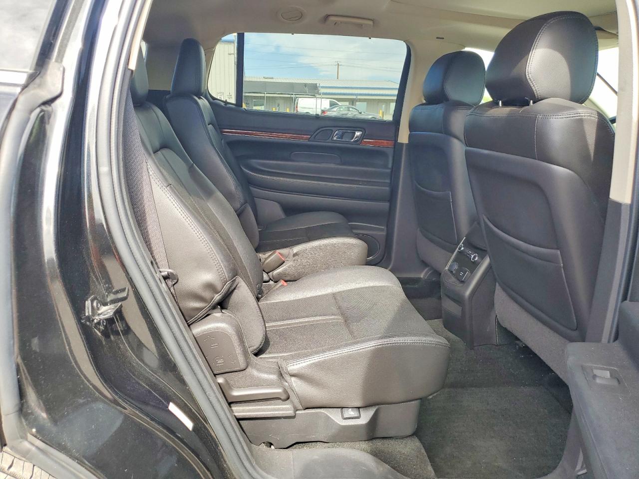 2015 Lincoln Mkt Black vin: 2LMHJ5AT7FBL03192
