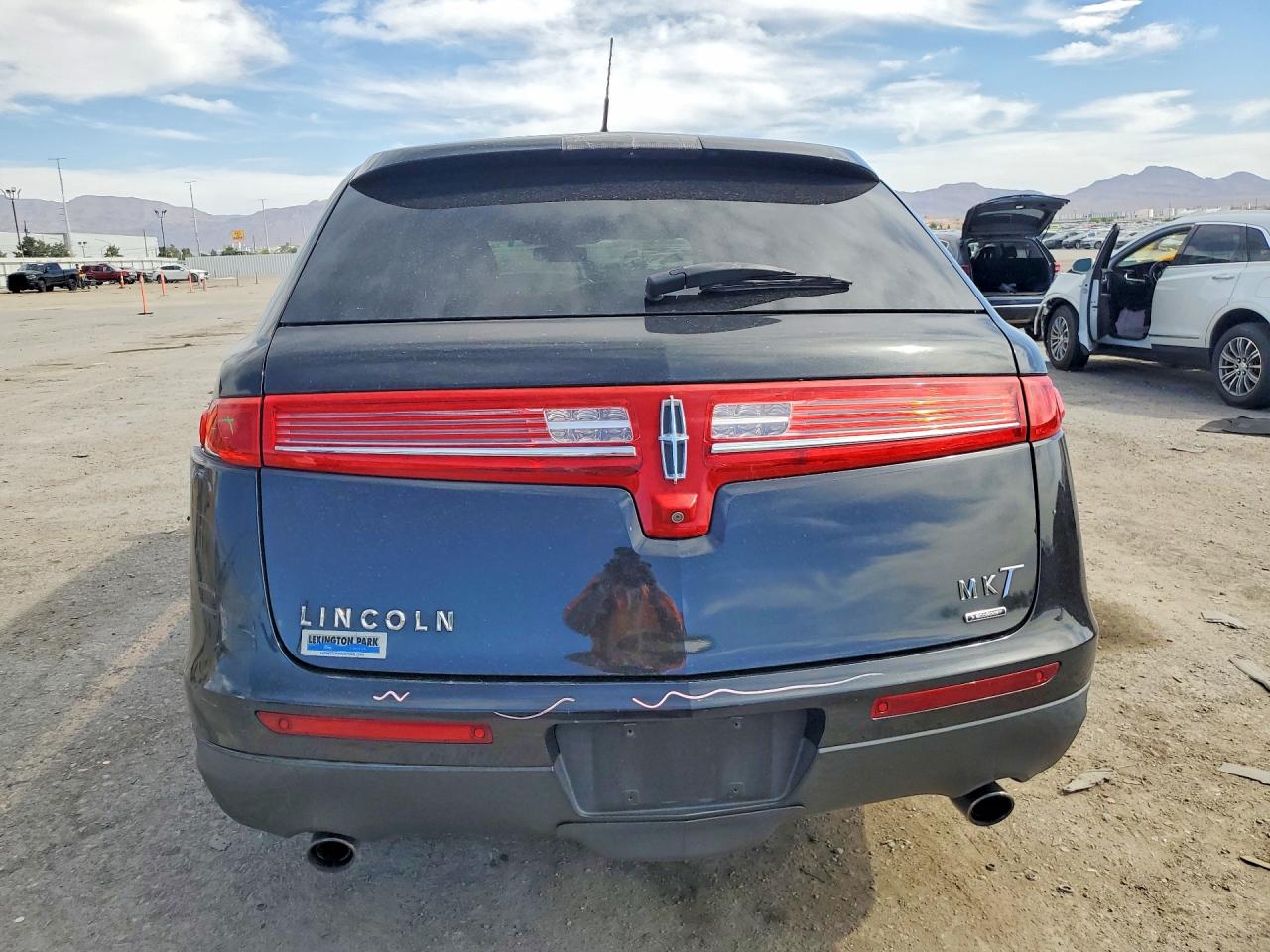 2015 Lincoln Mkt Black vin: 2LMHJ5AT7FBL03192
