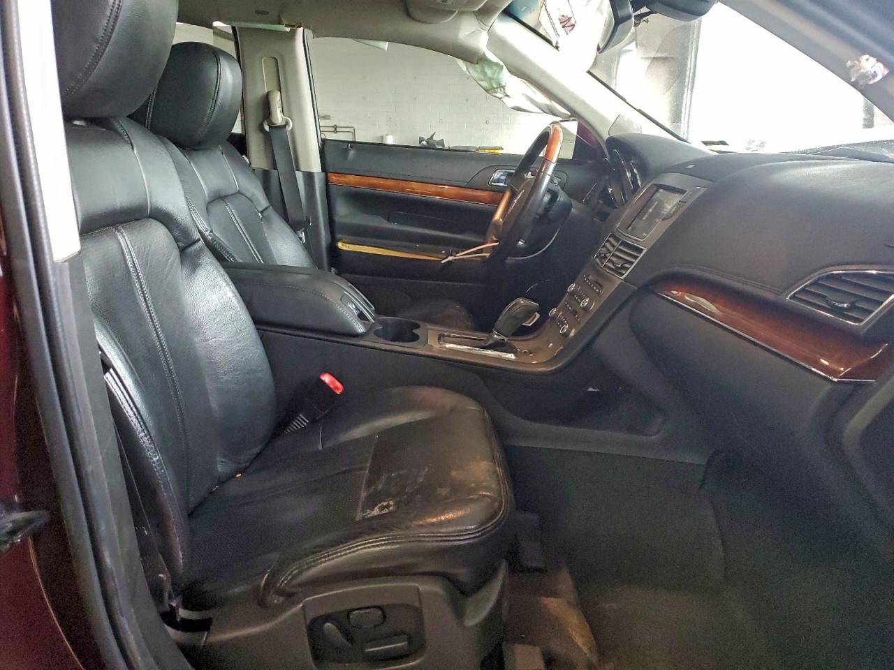 2011 Lincoln Mkt Темно-бордовый vin: 2LMHJ5AT8BBJ52423